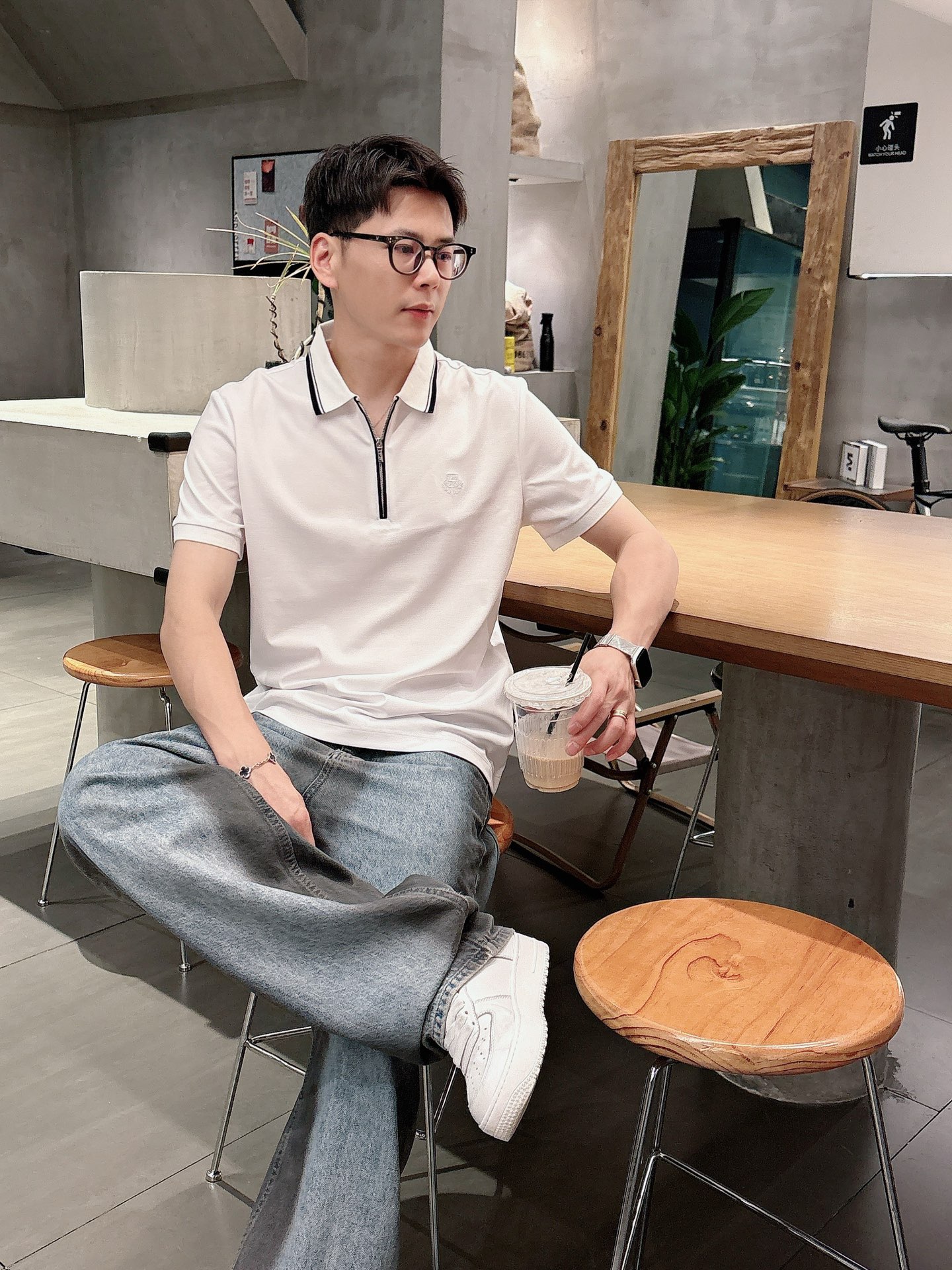  
lP🆕夏季新品翻领Polo短袖
时尚单品设计，更加时尚舒适，高标准定制，上身非常有型，奢华品牌经典L