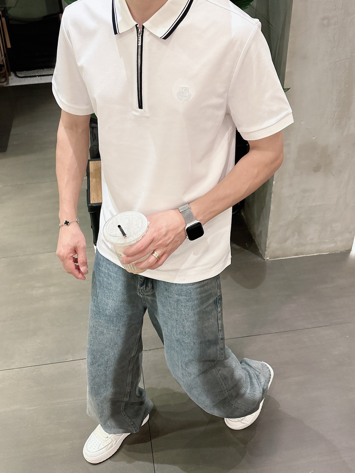  
lP🆕夏季新品翻领Polo短袖
时尚单品设计，更加时尚舒适，高标准定制，上身非常有型，奢华品牌经典L