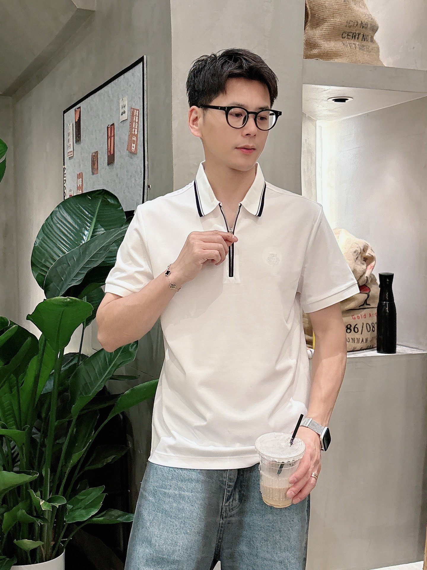  
lP🆕夏季新品翻领Polo短袖
时尚单品设计，更加时尚舒适，高标准定制，上身非常有型，奢华品牌经典L