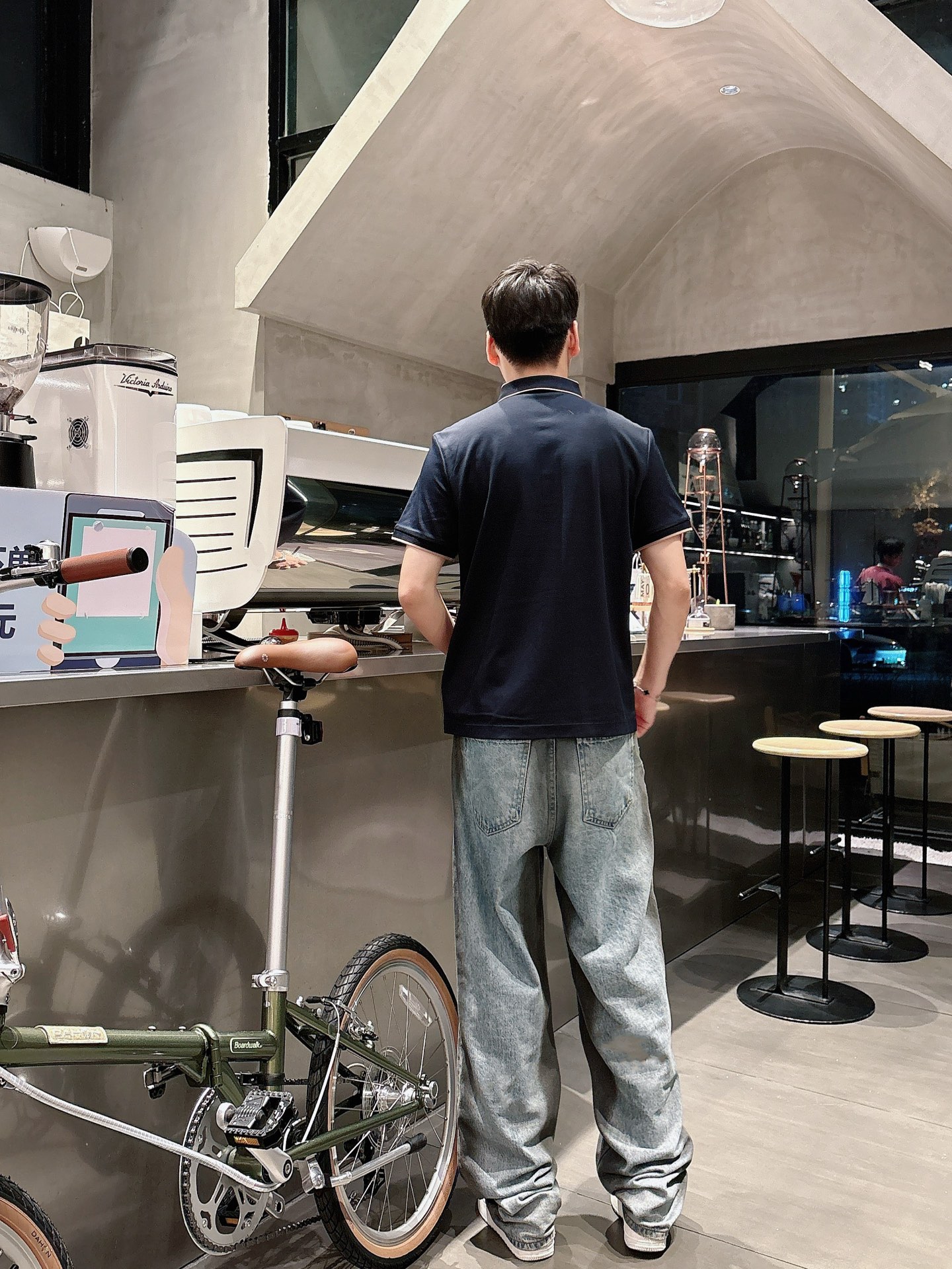  
lP🆕夏季新品翻领Polo短袖
时尚单品设计，更加时尚舒适，高标准定制，上身非常有型，奢华品牌经典L