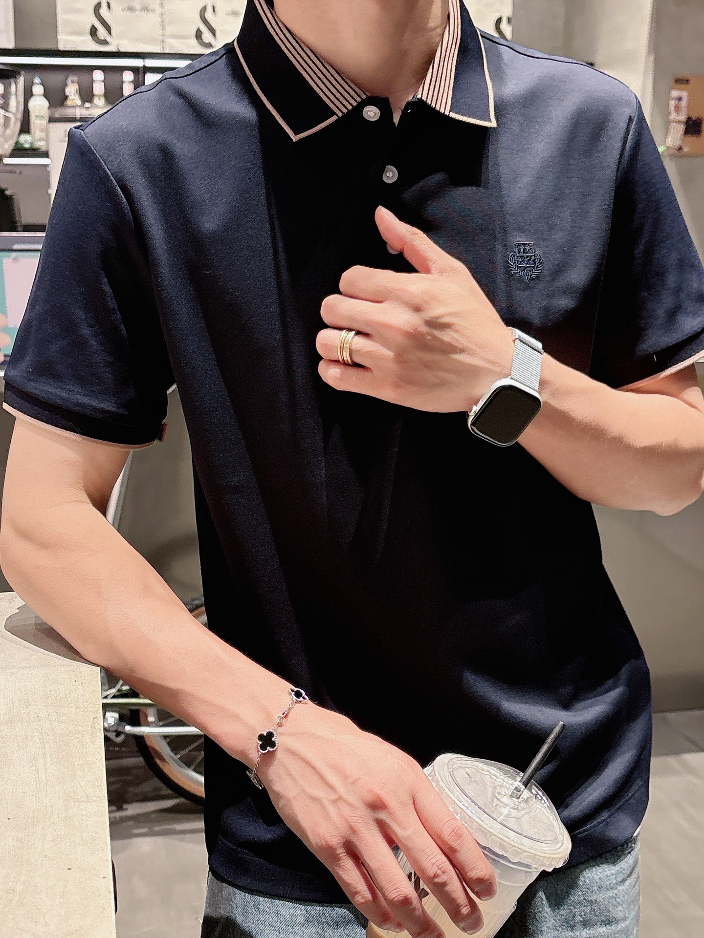  
lP🆕夏季新品翻领Polo短袖
时尚单品设计，更加时尚舒适，高标准定制，上身非常有型，奢华品牌经典L