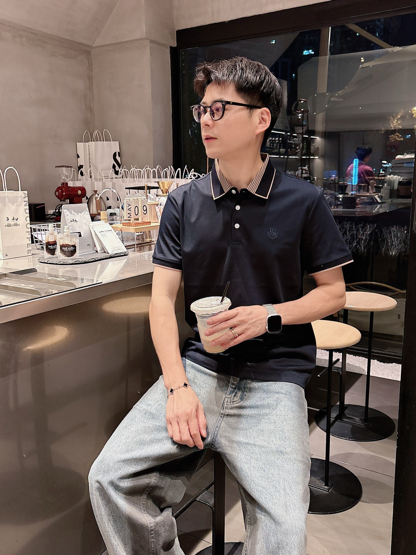  
lP🆕夏季新品翻领Polo短袖
时尚单品设计，更加时尚舒适，高标准定制，上身非常有型，奢华品牌经典L