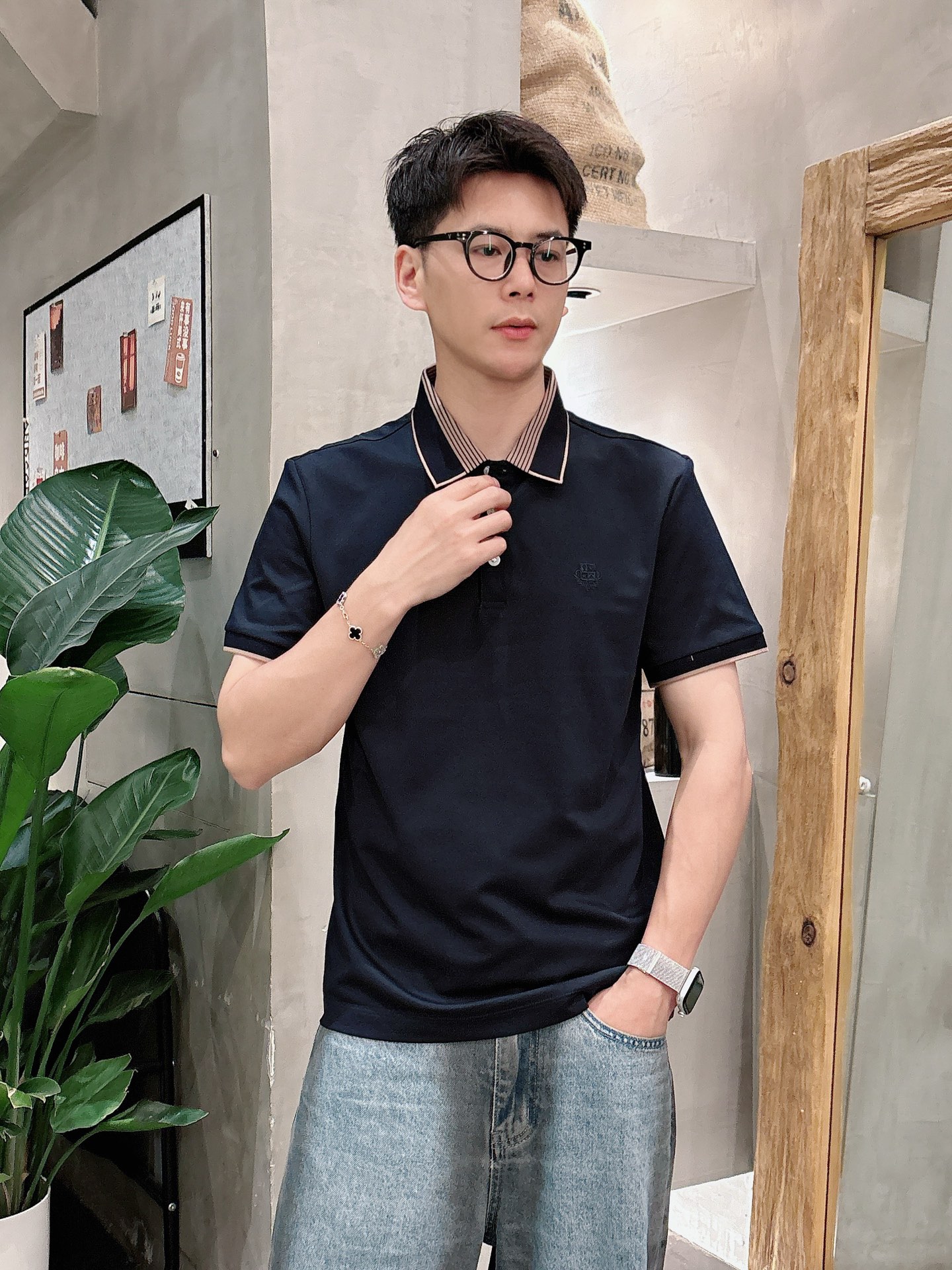  
lP🆕夏季新品翻领Polo短袖
时尚单品设计，更加时尚舒适，高标准定制，上身非常有型，奢华品牌经典L