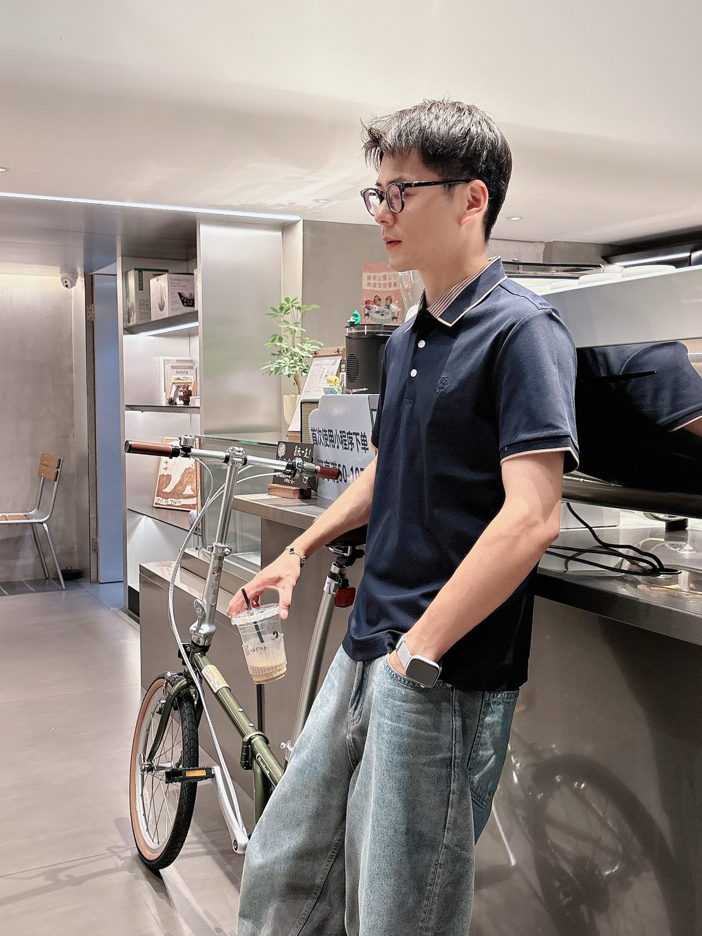  
lP🆕夏季新品翻领Polo短袖
时尚单品设计，更加时尚舒适，高标准定制，上身非常有型，奢华品牌经典L