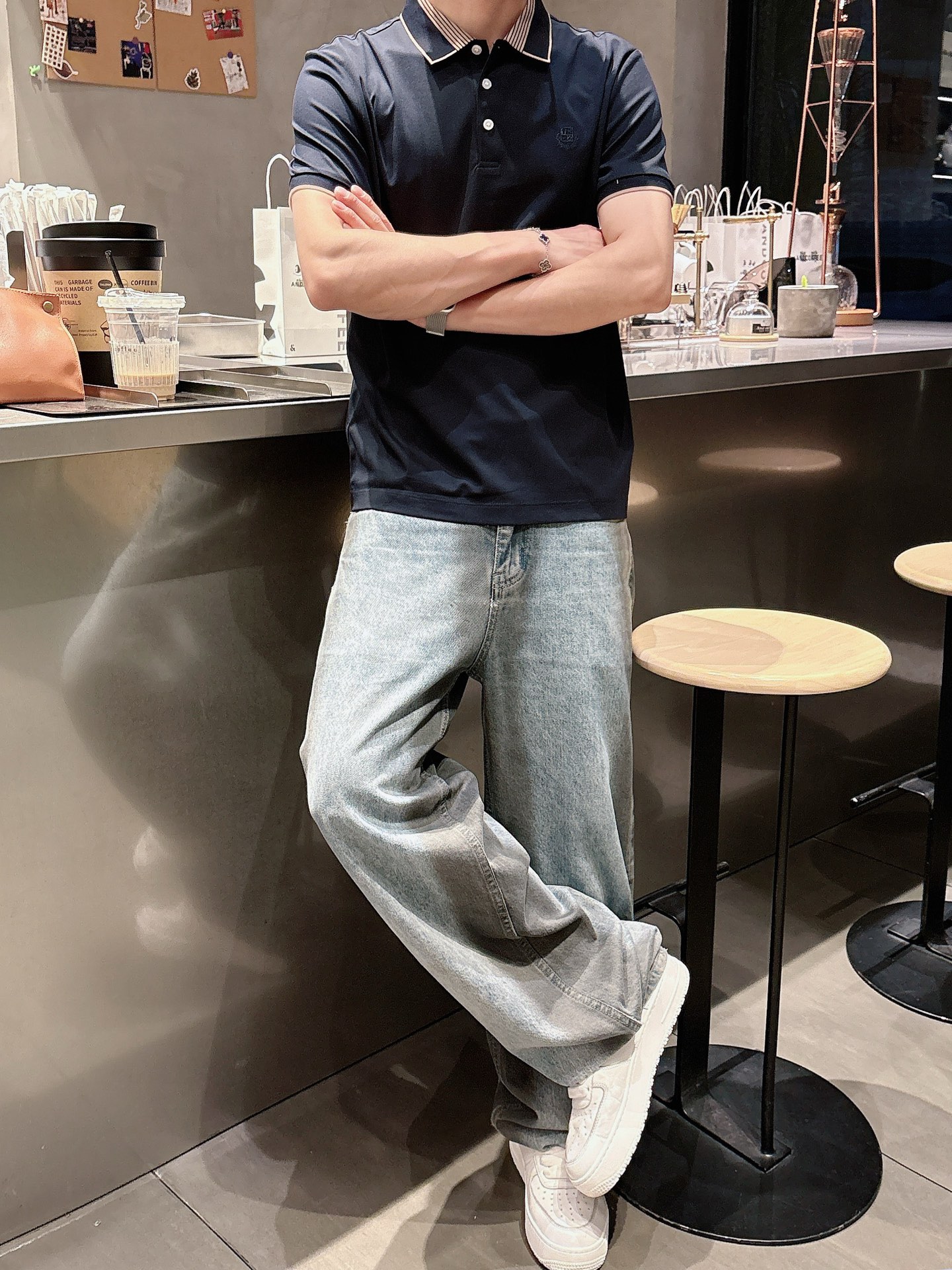  
lP🆕夏季新品翻领Polo短袖
时尚单品设计，更加时尚舒适，高标准定制，上身非常有型，奢华品牌经典L