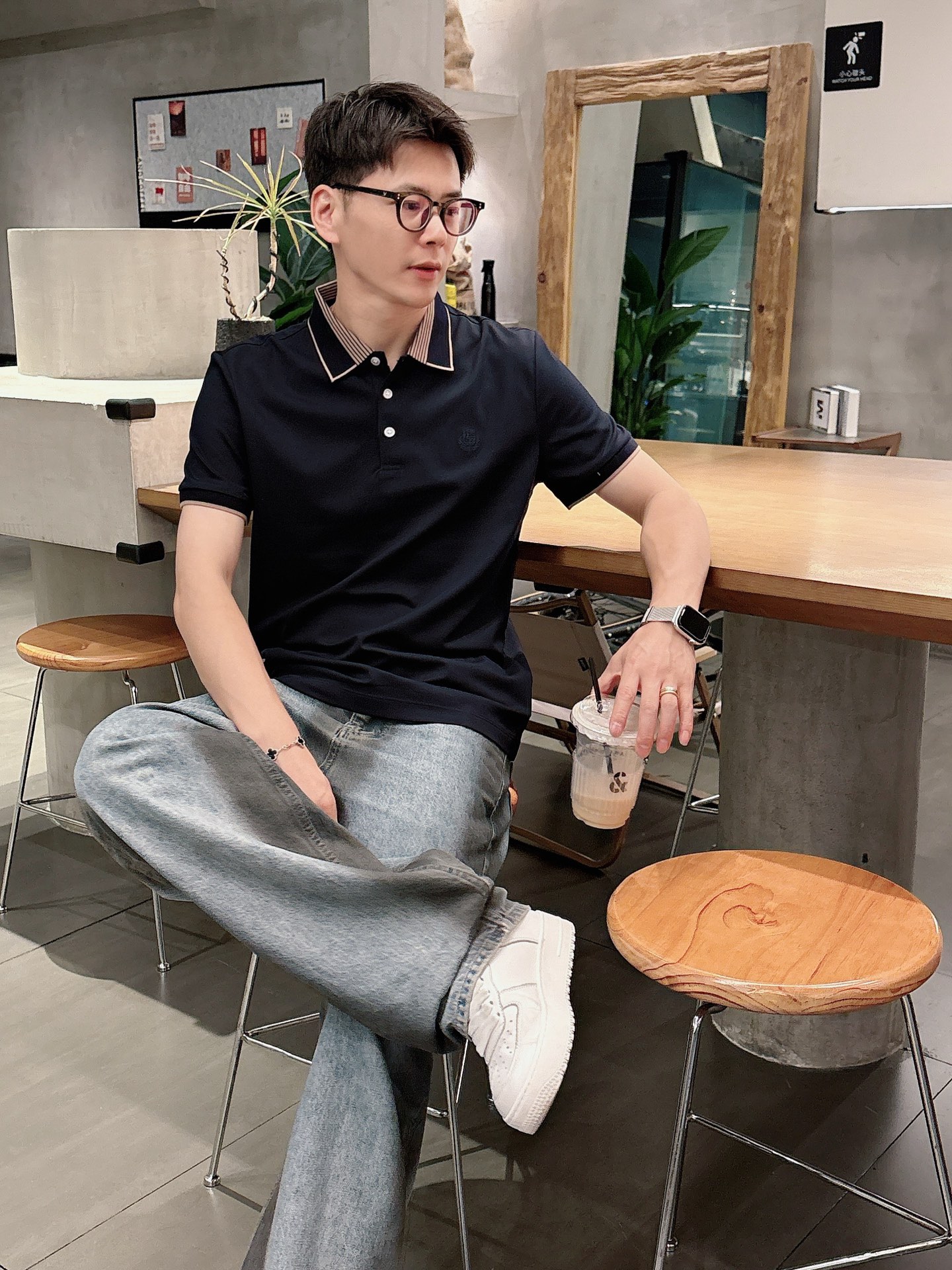  
lP🆕夏季新品翻领Polo短袖
时尚单品设计，更加时尚舒适，高标准定制，上身非常有型，奢华品牌经典L