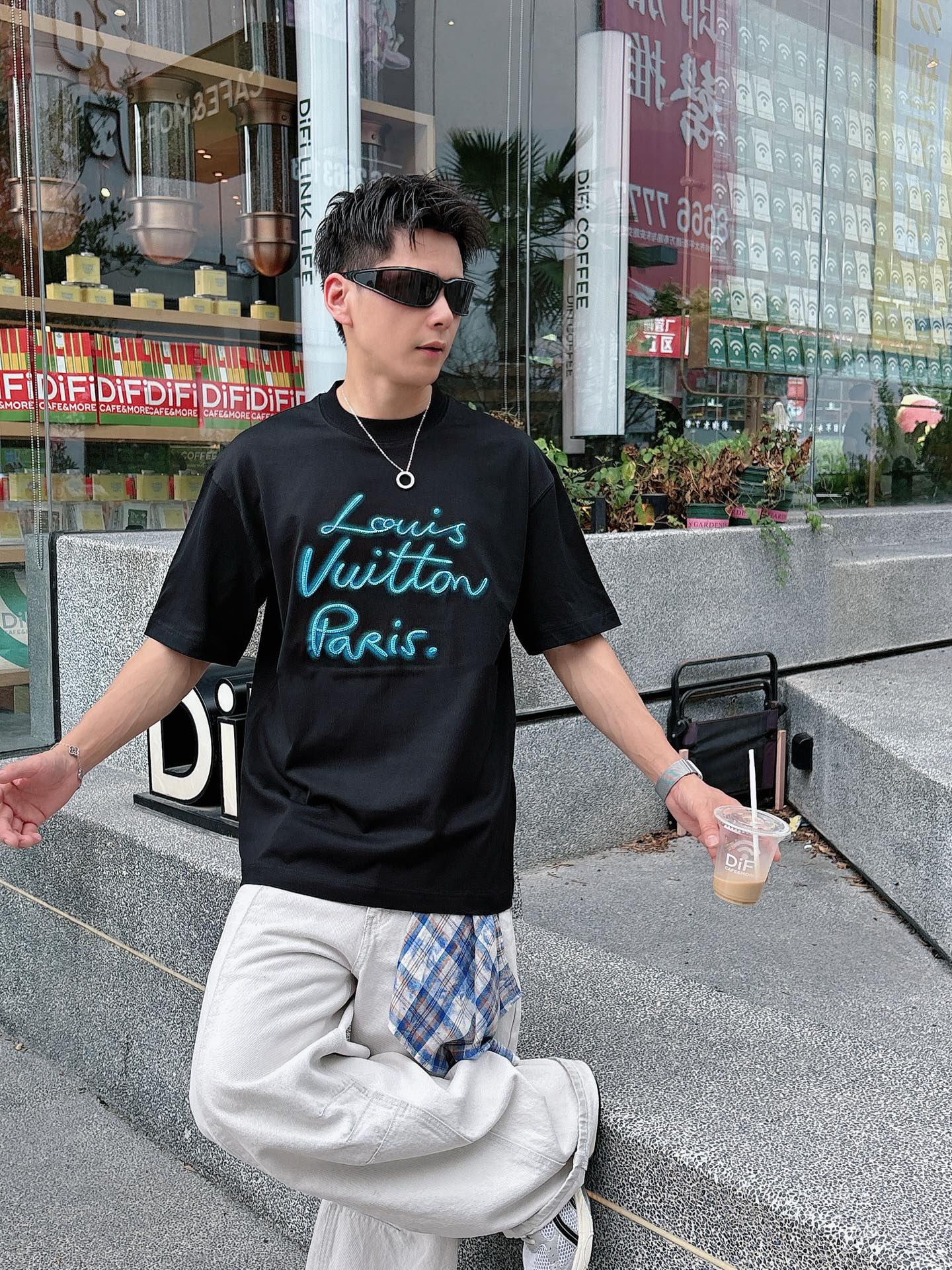 。上新lv 25 SS 新疆长绒棉 上身舒适亲肤 纯棉质感 经典百搭 黑白 码数M-3Xl