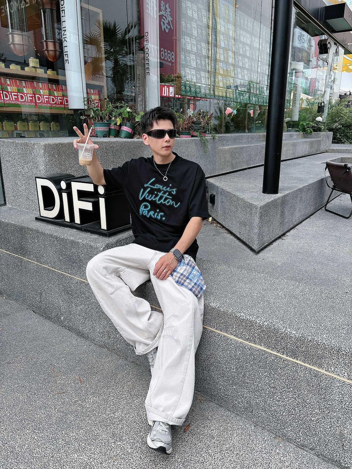 。上新lv 25 SS 新疆长绒棉 上身舒适亲肤 纯棉质感 经典百搭 黑白 码数M-3Xl