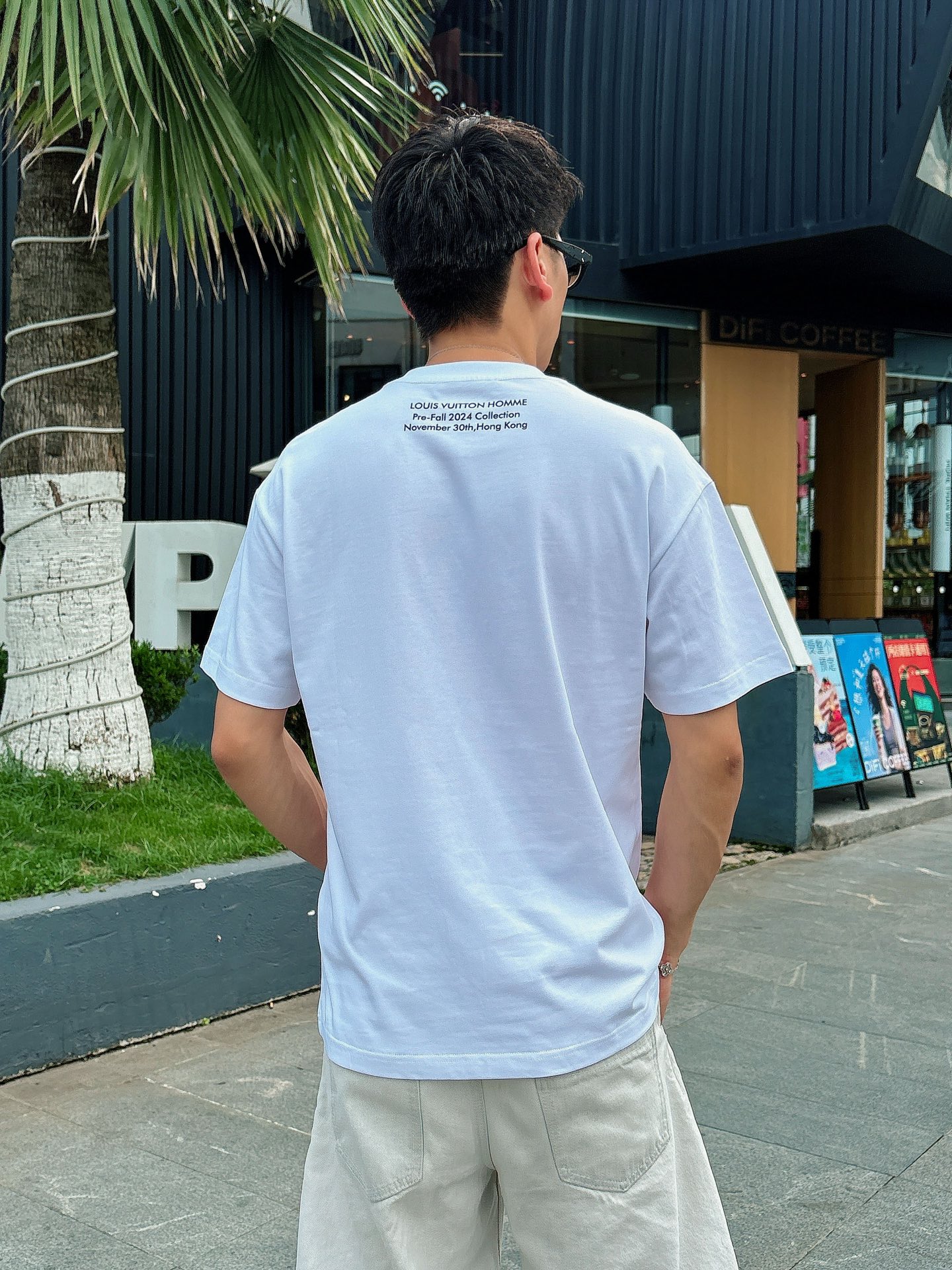  lv。春夏新款首发专柜最新款短袖圆领T恤 高端订制 设计前卫时尚！品牌logo重工艺设计 高端定制23