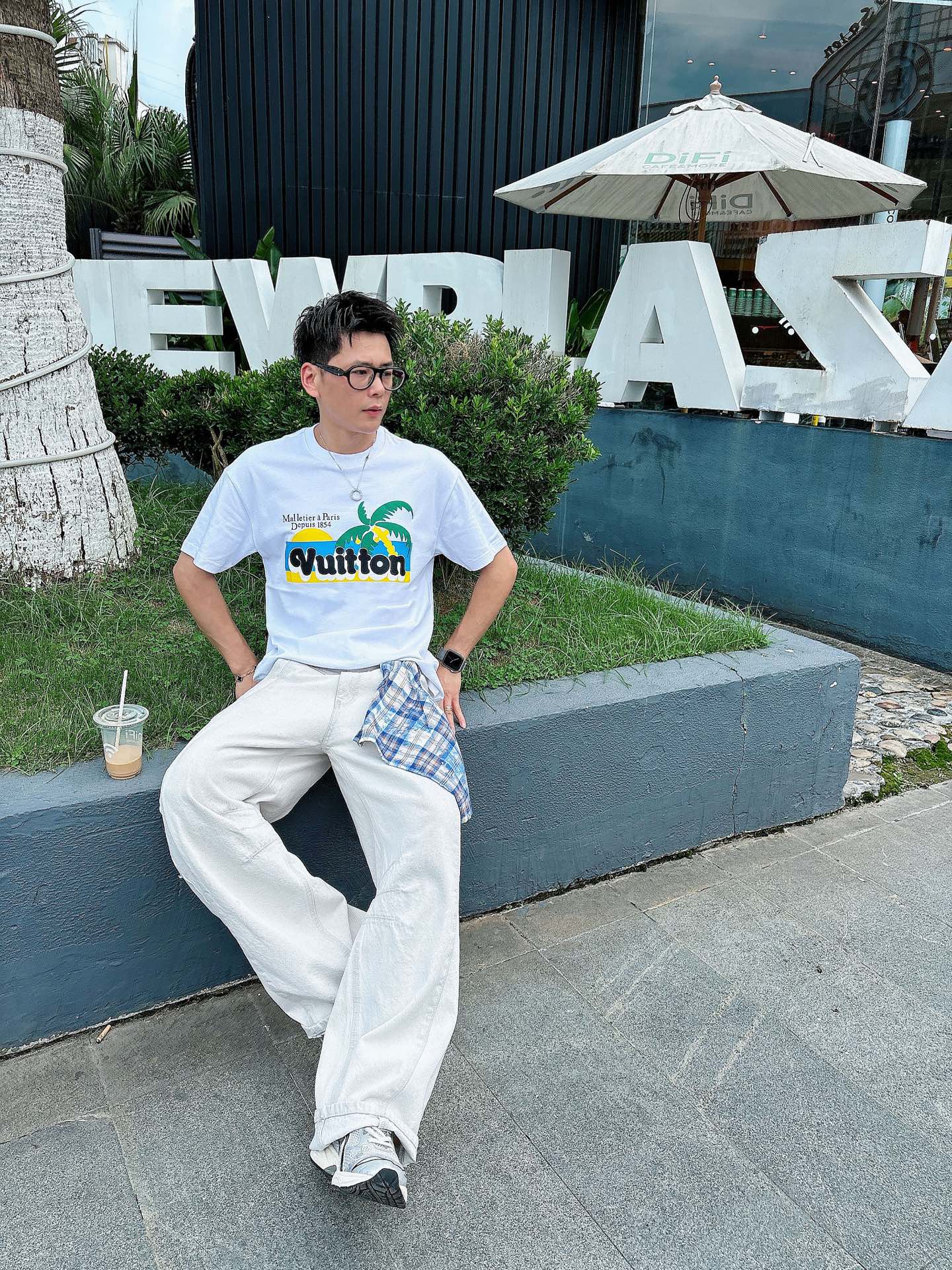  lv。春夏新款首发专柜最新款短袖圆领T恤 高端订制 设计前卫时尚！品牌logo重工艺设计 高端定制23