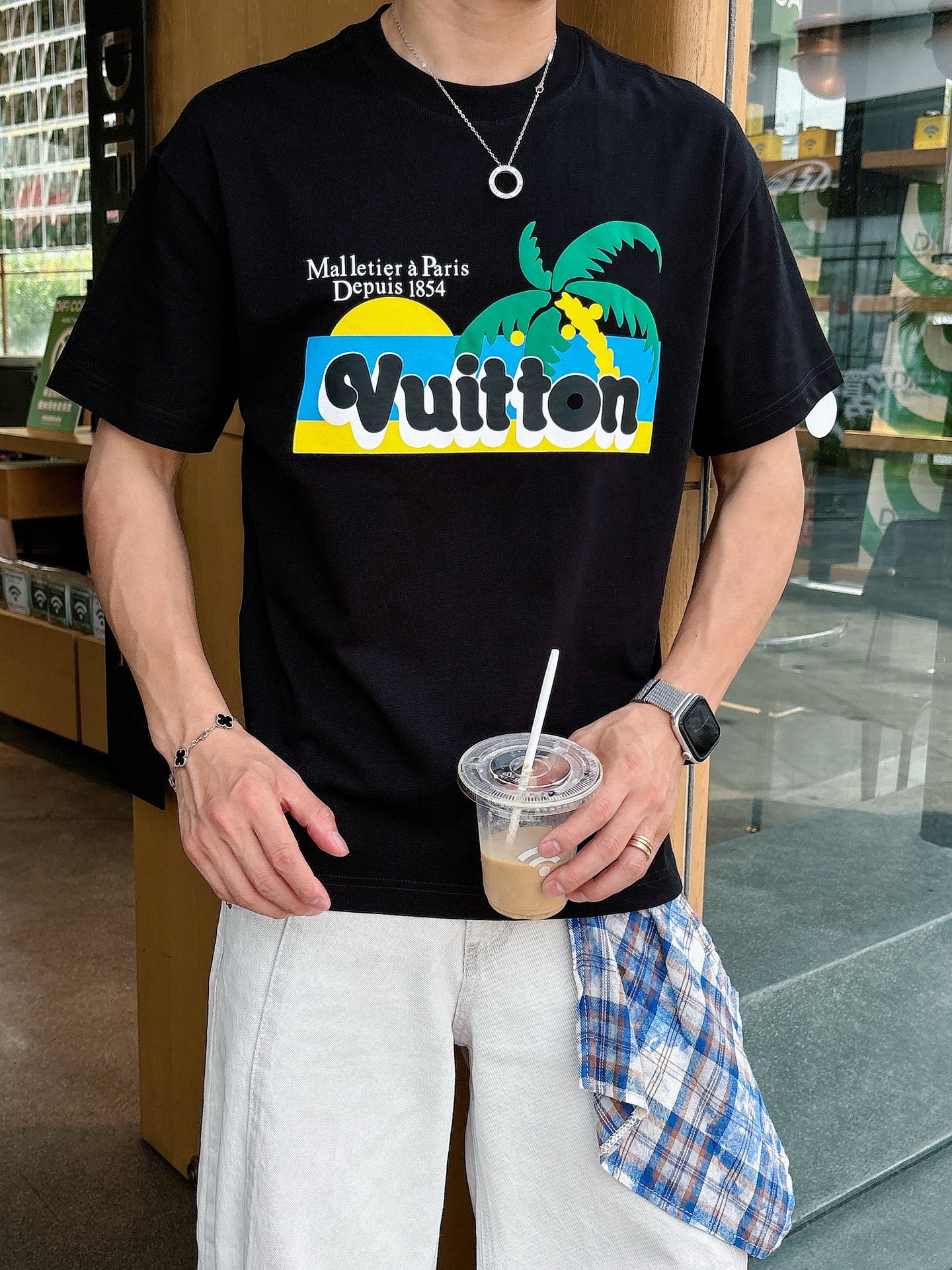  lv。春夏新款首发专柜最新款短袖圆领T恤 高端订制 设计前卫时尚！品牌logo重工艺设计 高端定制23