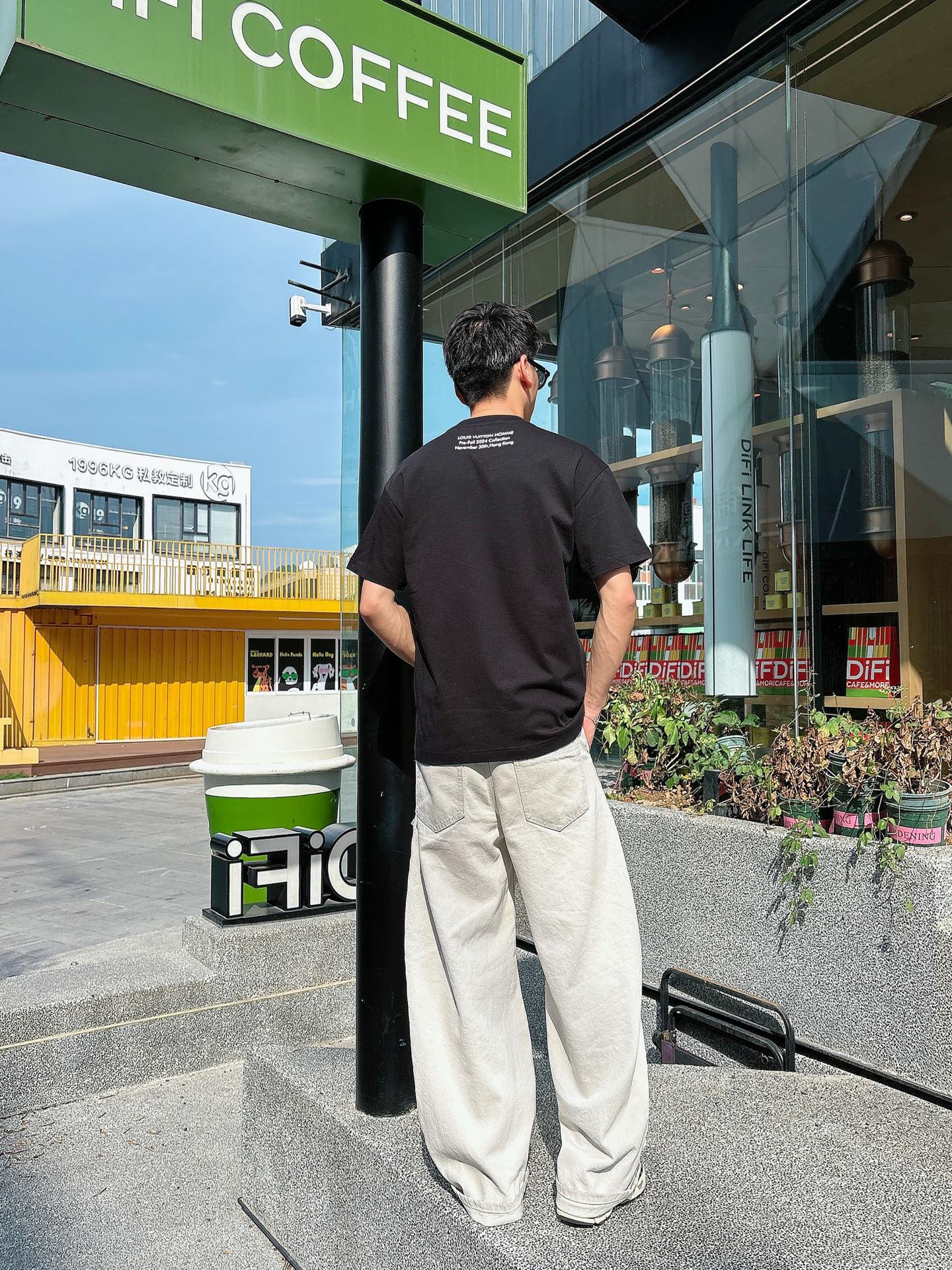  lv。春夏新款首发专柜最新款短袖圆领T恤 高端订制 设计前卫时尚！品牌logo重工艺设计 高端定制23