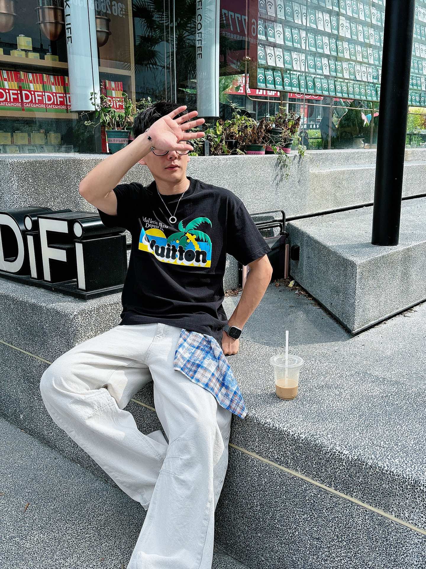  lv。春夏新款首发专柜最新款短袖圆领T恤 高端订制 设计前卫时尚！品牌logo重工艺设计 高端定制23