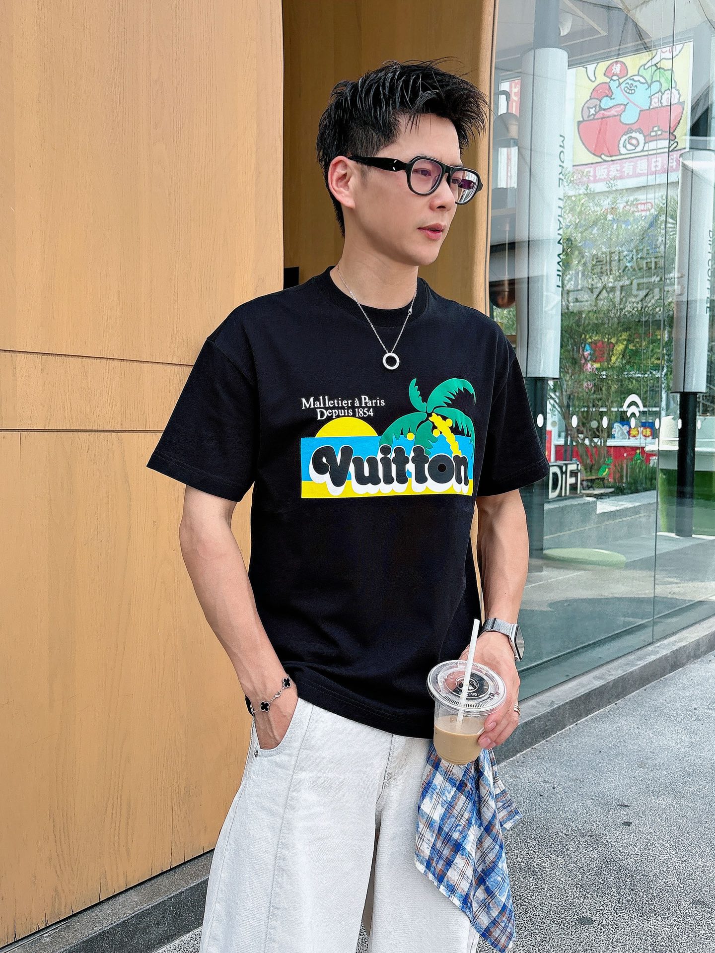  lv。春夏新款首发专柜最新款短袖圆领T恤 高端订制 设计前卫时尚！品牌logo重工艺设计 高端定制23