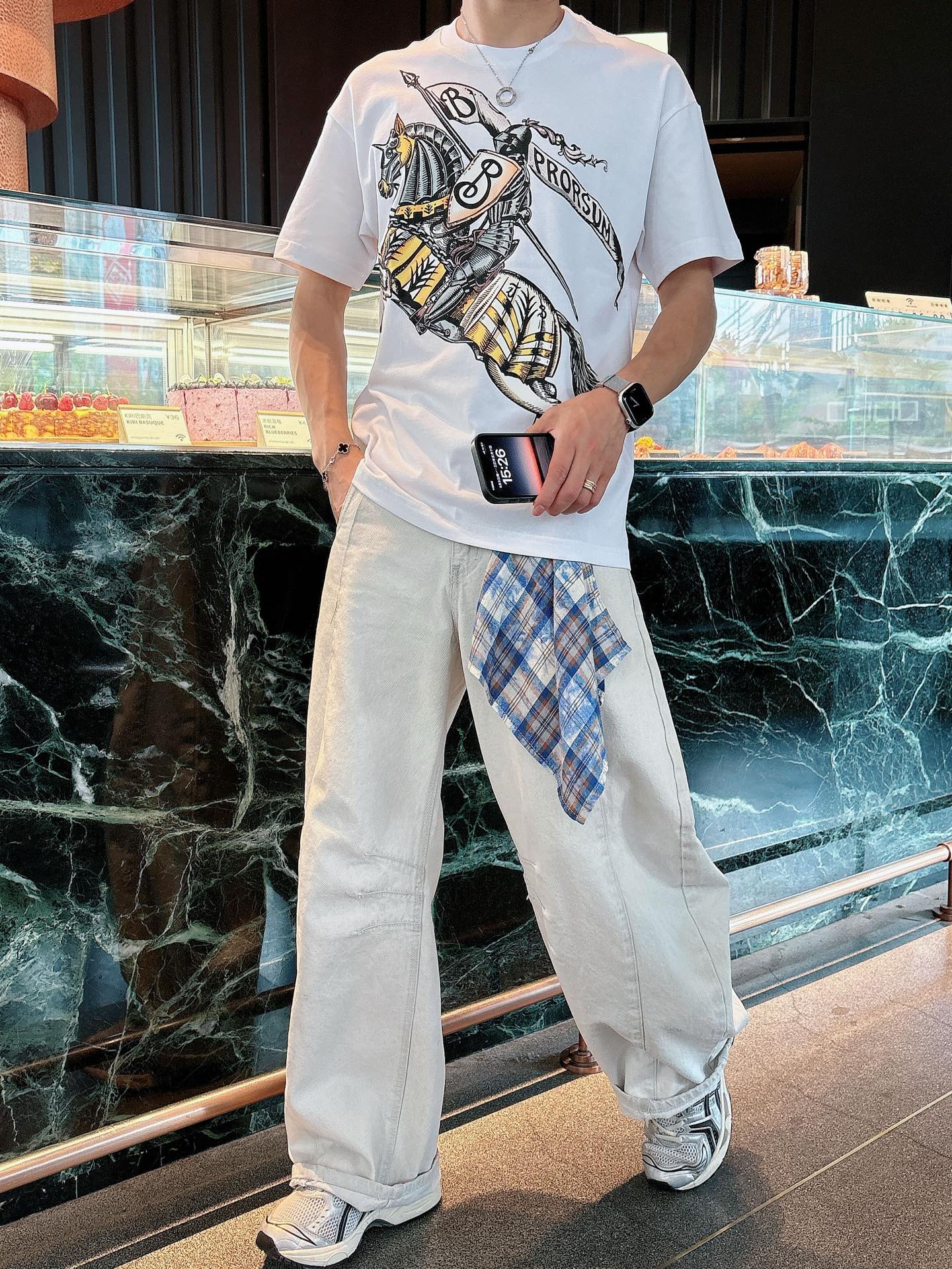  巴宝。春夏新款首发专柜最新款短袖圆领T恤 高端订制 设计前卫时尚！品牌logo重工艺设计 高端定制23