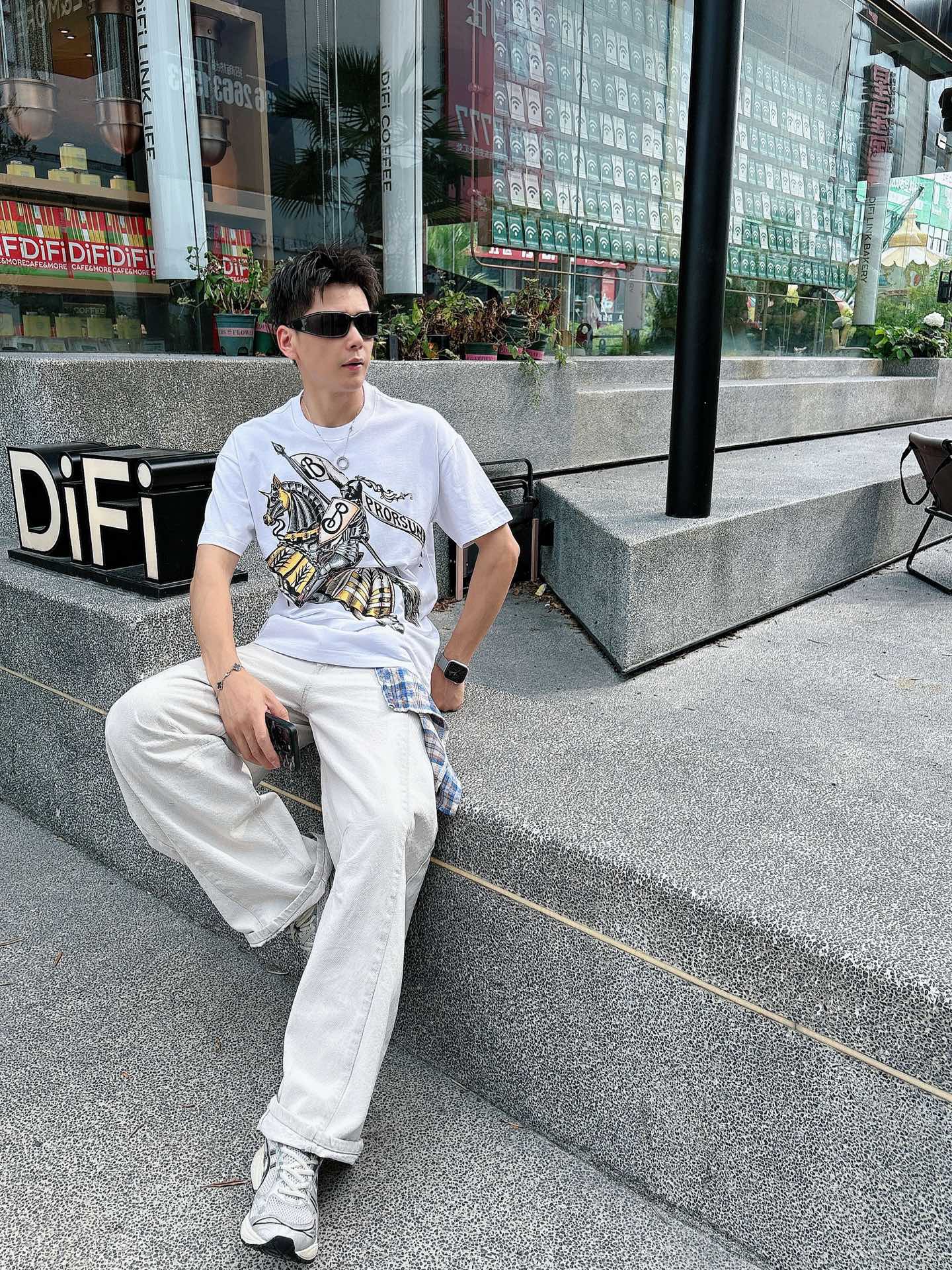  巴宝。春夏新款首发专柜最新款短袖圆领T恤 高端订制 设计前卫时尚！品牌logo重工艺设计 高端定制23