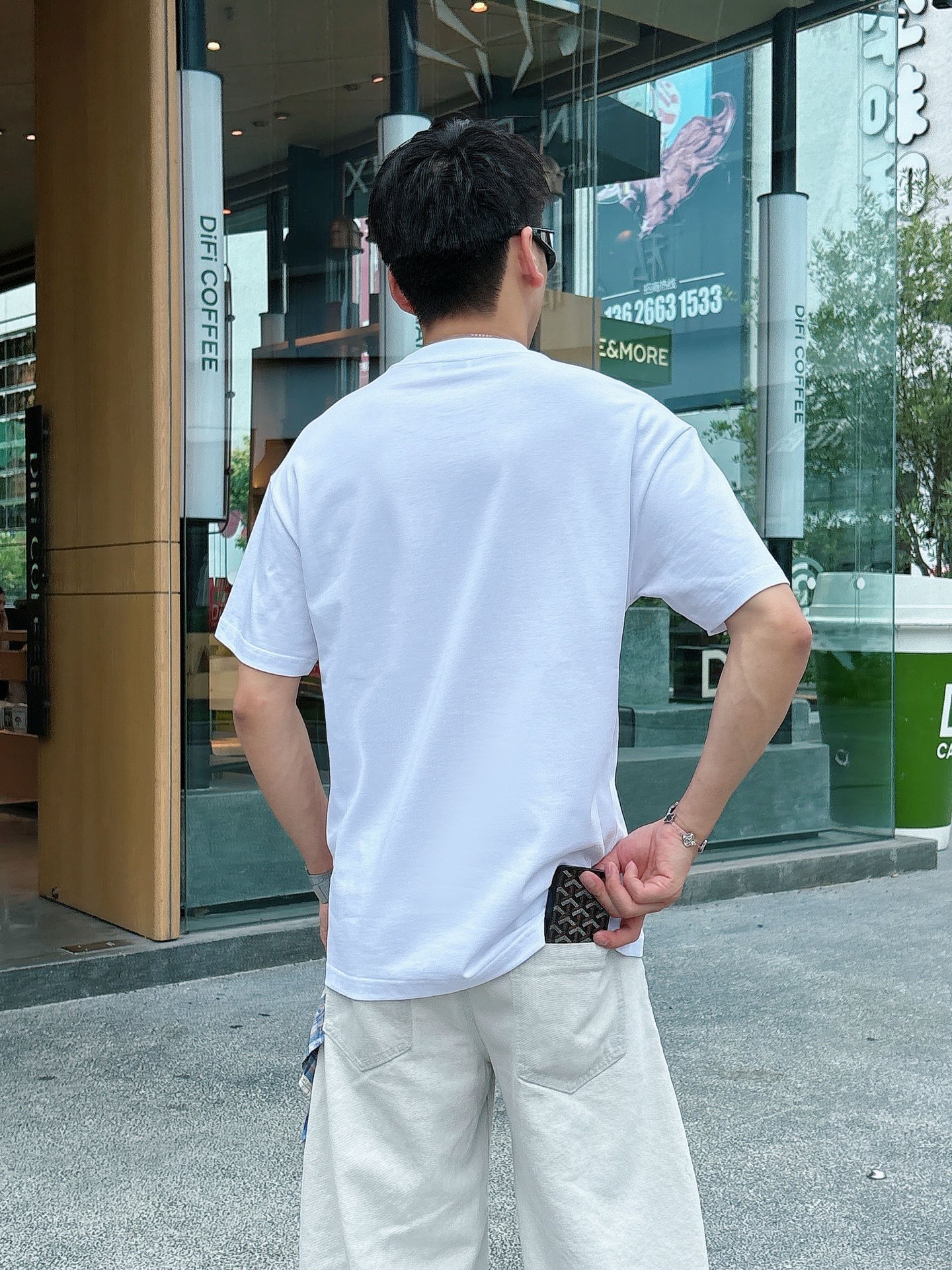  巴宝。春夏新款首发专柜最新款短袖圆领T恤 高端订制 设计前卫时尚！品牌logo重工艺设计 高端定制23