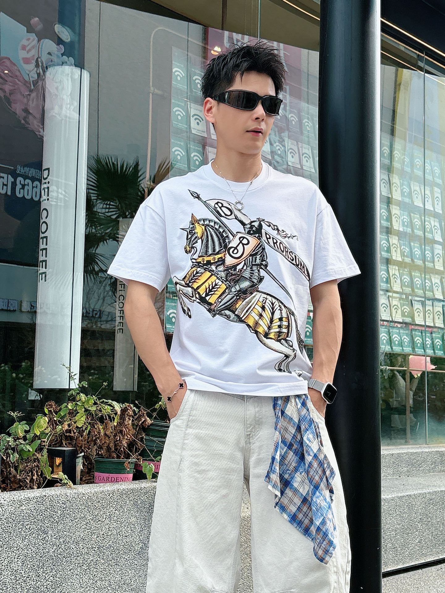  巴宝。春夏新款首发专柜最新款短袖圆领T恤 高端订制 设计前卫时尚！品牌logo重工艺设计 高端定制23