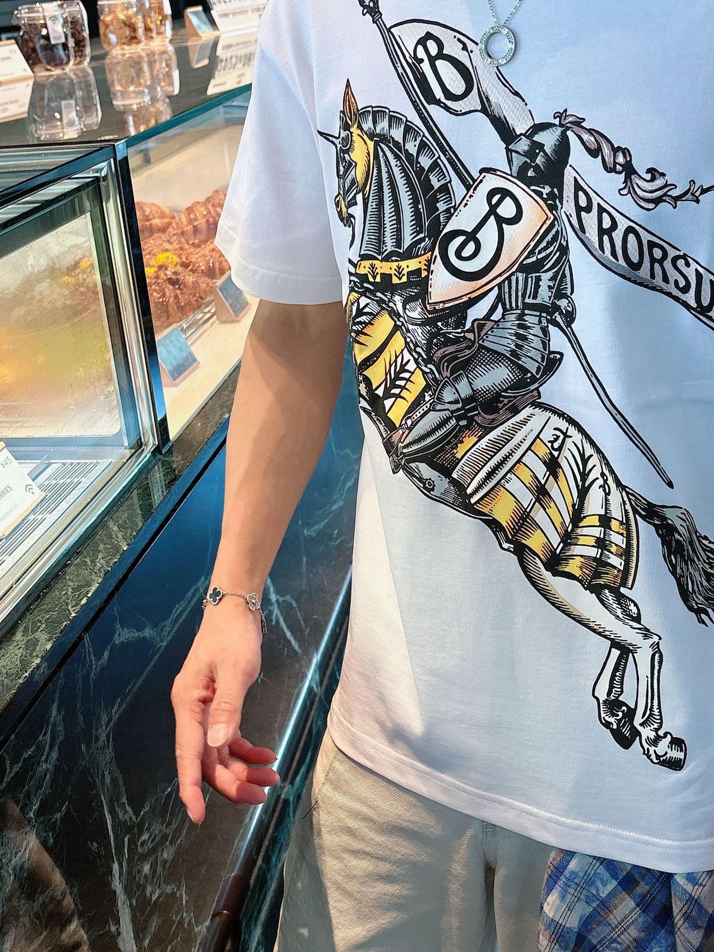  巴宝。春夏新款首发专柜最新款短袖圆领T恤 高端订制 设计前卫时尚！品牌logo重工艺设计 高端定制23