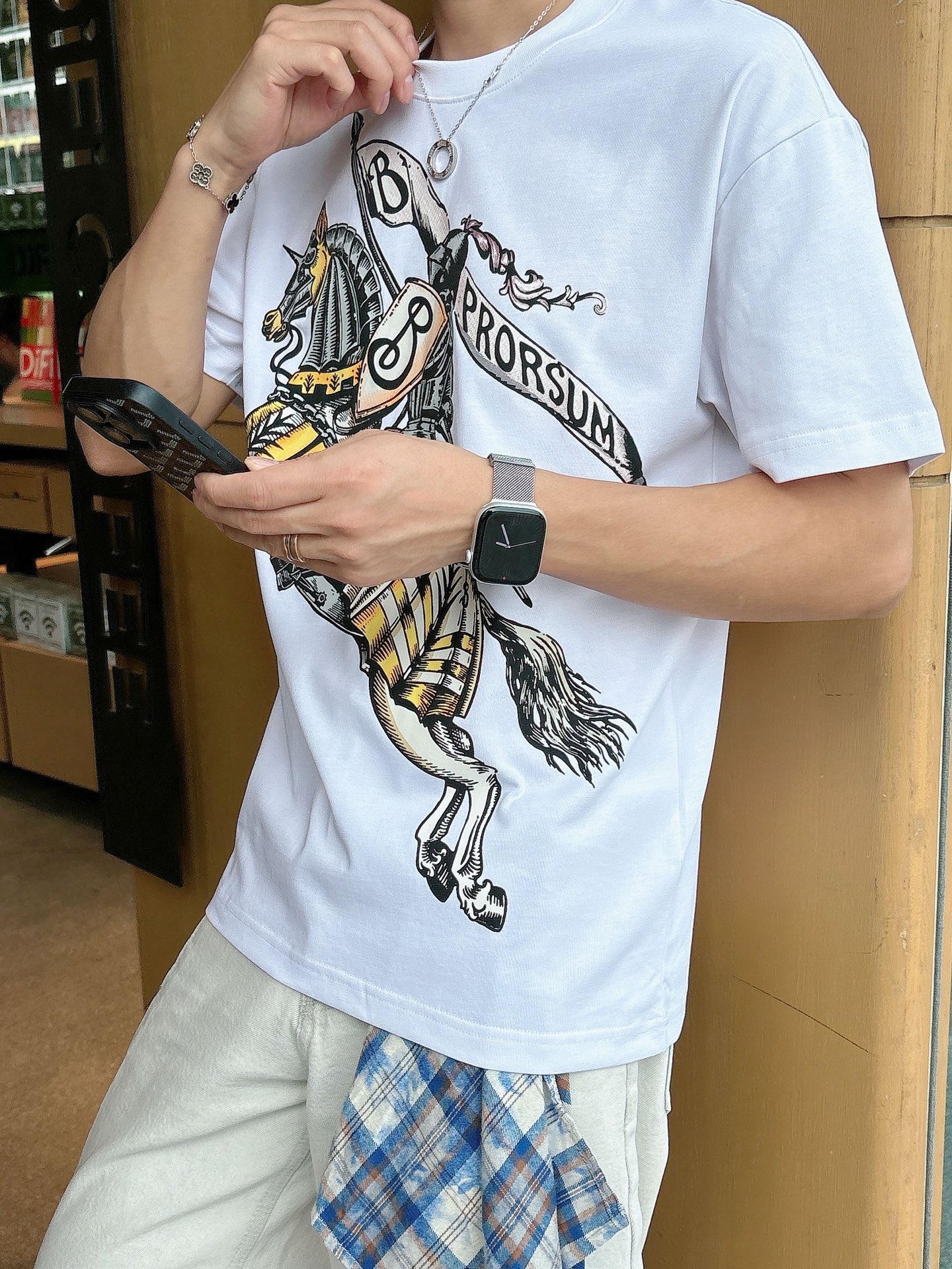  巴宝。春夏新款首发专柜最新款短袖圆领T恤 高端订制 设计前卫时尚！品牌logo重工艺设计 高端定制23