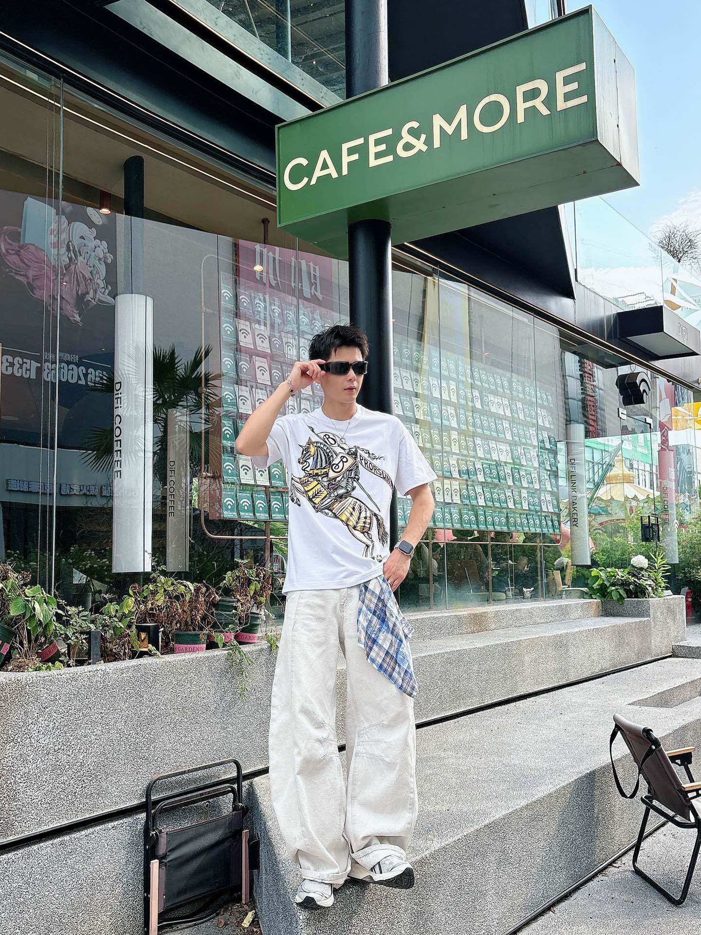  巴宝。春夏新款首发专柜最新款短袖圆领T恤 高端订制 设计前卫时尚！品牌logo重工艺设计 高端定制23