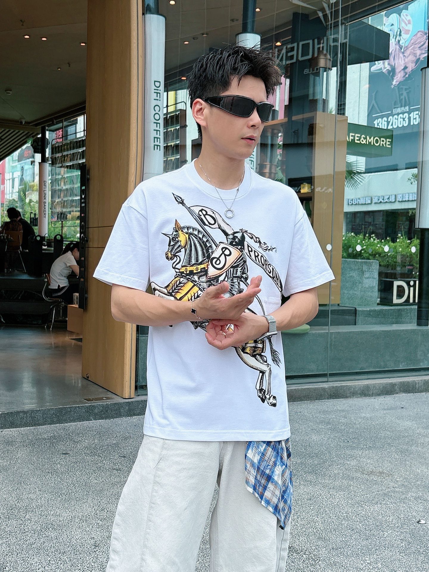  巴宝。春夏新款首发专柜最新款短袖圆领T恤 高端订制 设计前卫时尚！品牌logo重工艺设计 高端定制23