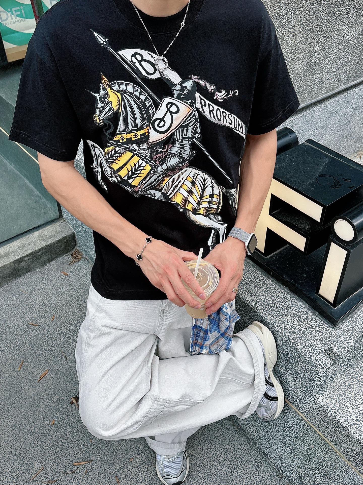  巴宝。春夏新款首发专柜最新款短袖圆领T恤 高端订制 设计前卫时尚！品牌logo重工艺设计 高端定制23