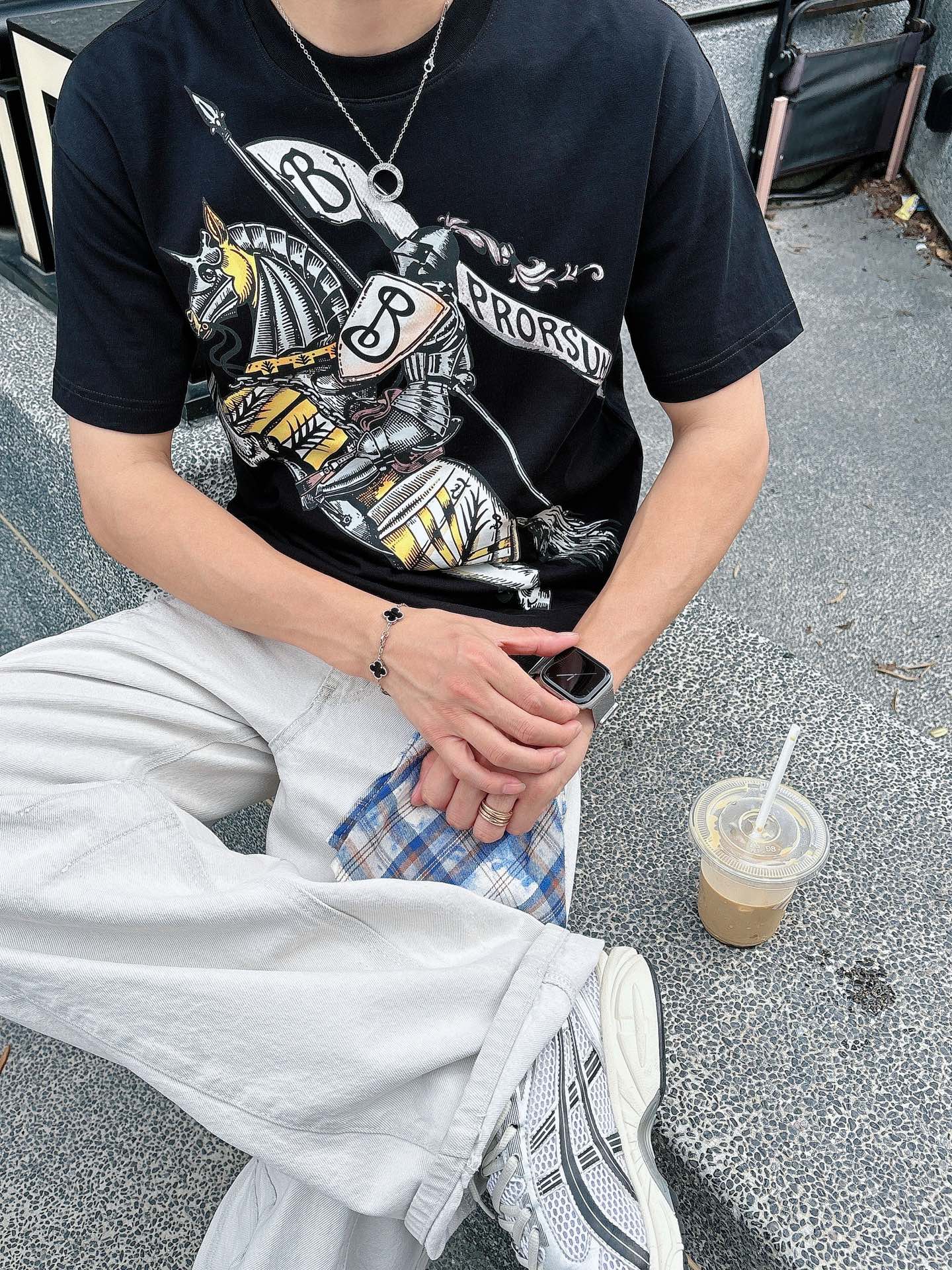  巴宝。春夏新款首发专柜最新款短袖圆领T恤 高端订制 设计前卫时尚！品牌logo重工艺设计 高端定制23