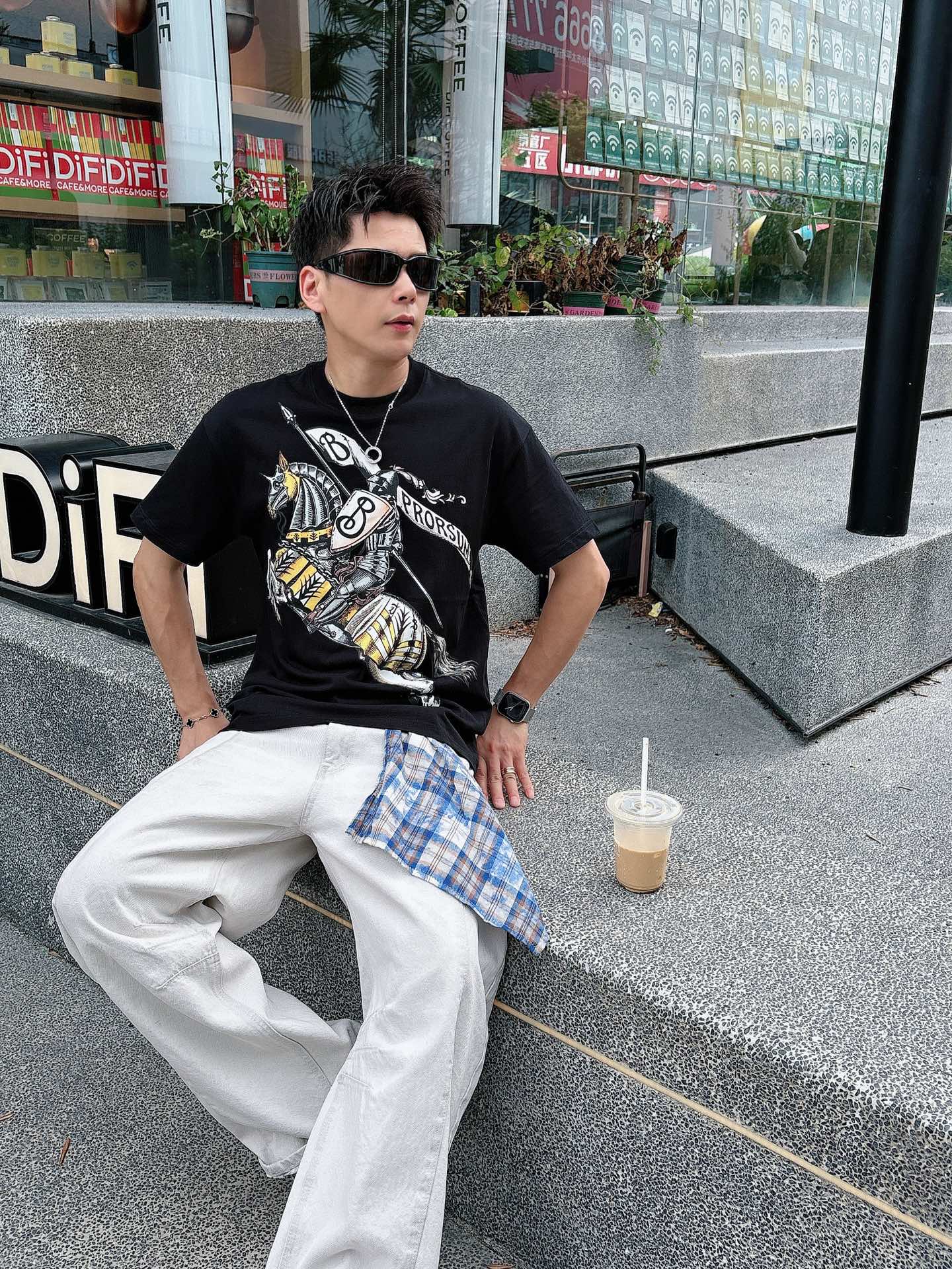  巴宝。春夏新款首发专柜最新款短袖圆领T恤 高端订制 设计前卫时尚！品牌logo重工艺设计 高端定制23