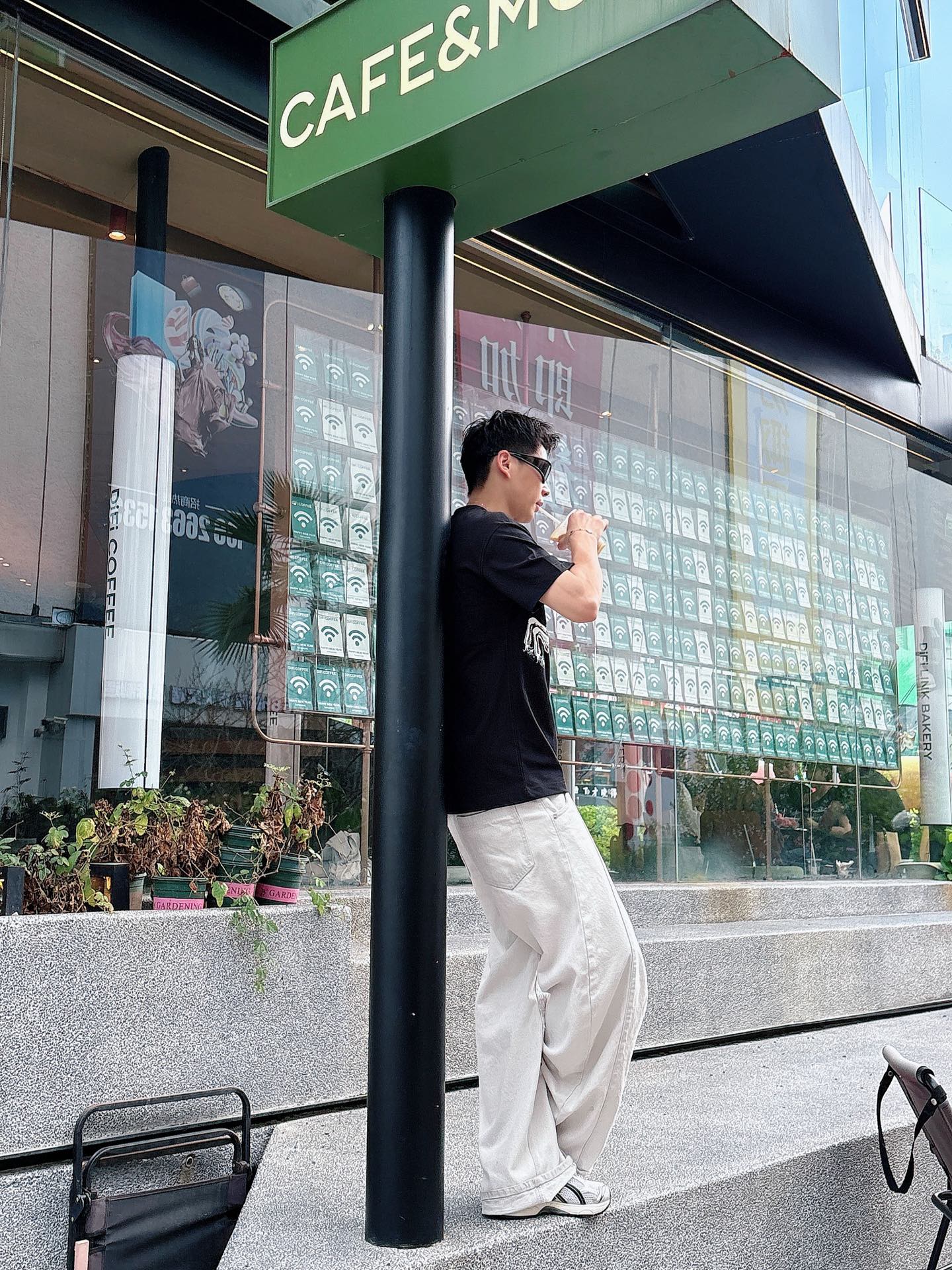  巴宝。春夏新款首发专柜最新款短袖圆领T恤 高端订制 设计前卫时尚！品牌logo重工艺设计 高端定制23