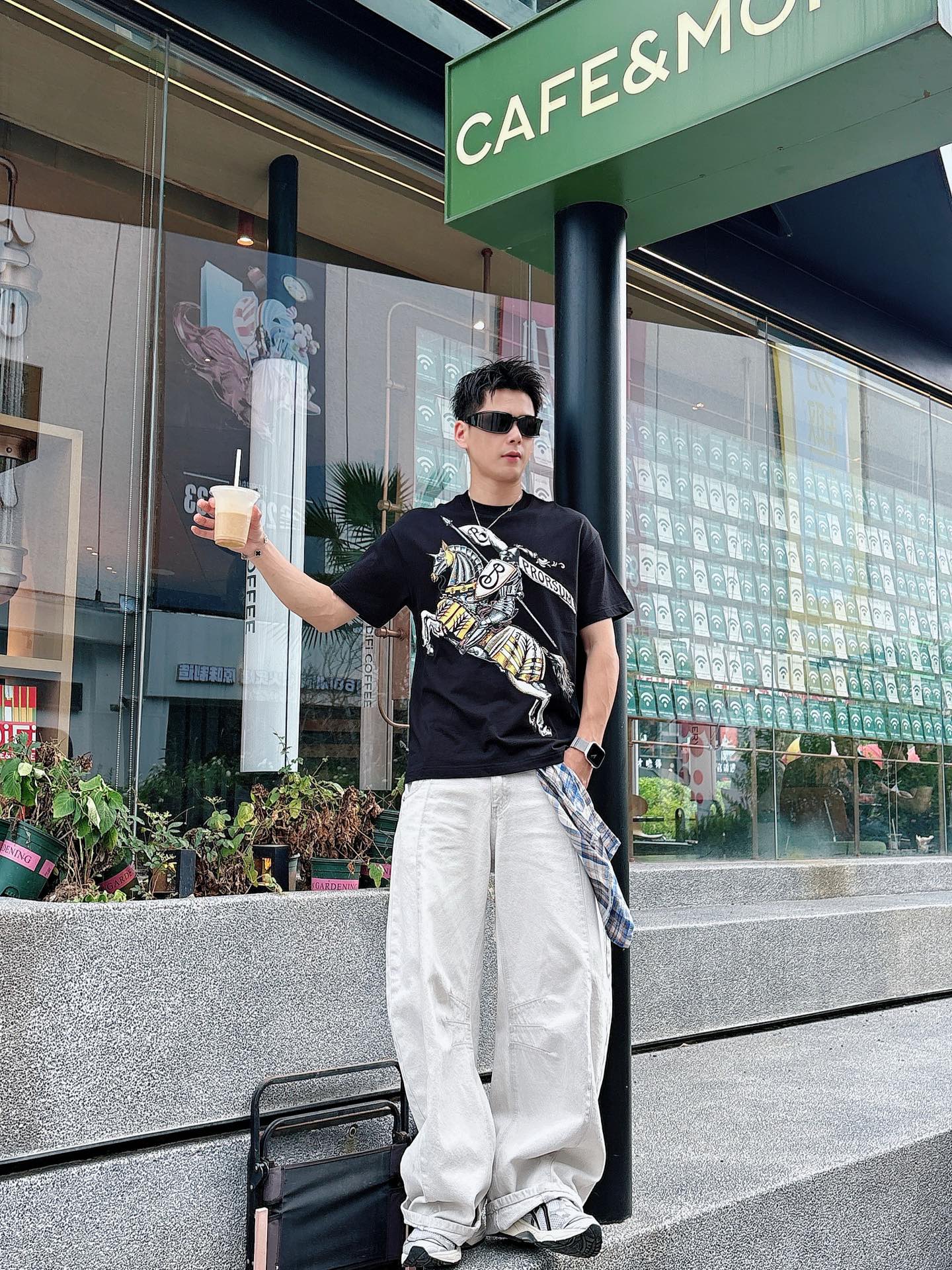  巴宝。春夏新款首发专柜最新款短袖圆领T恤 高端订制 设计前卫时尚！品牌logo重工艺设计 高端定制23