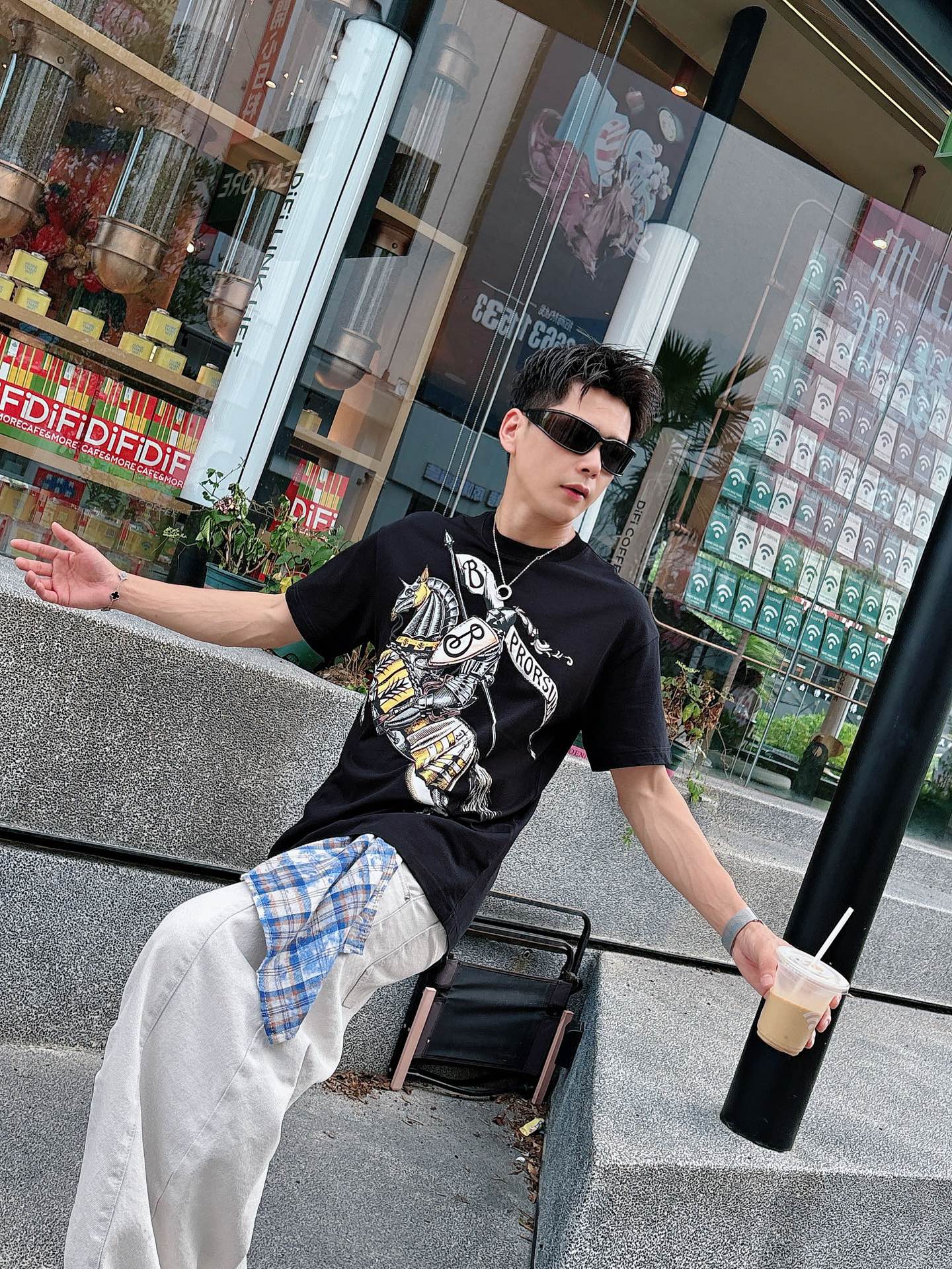  巴宝。春夏新款首发专柜最新款短袖圆领T恤 高端订制 设计前卫时尚！品牌logo重工艺设计 高端定制23