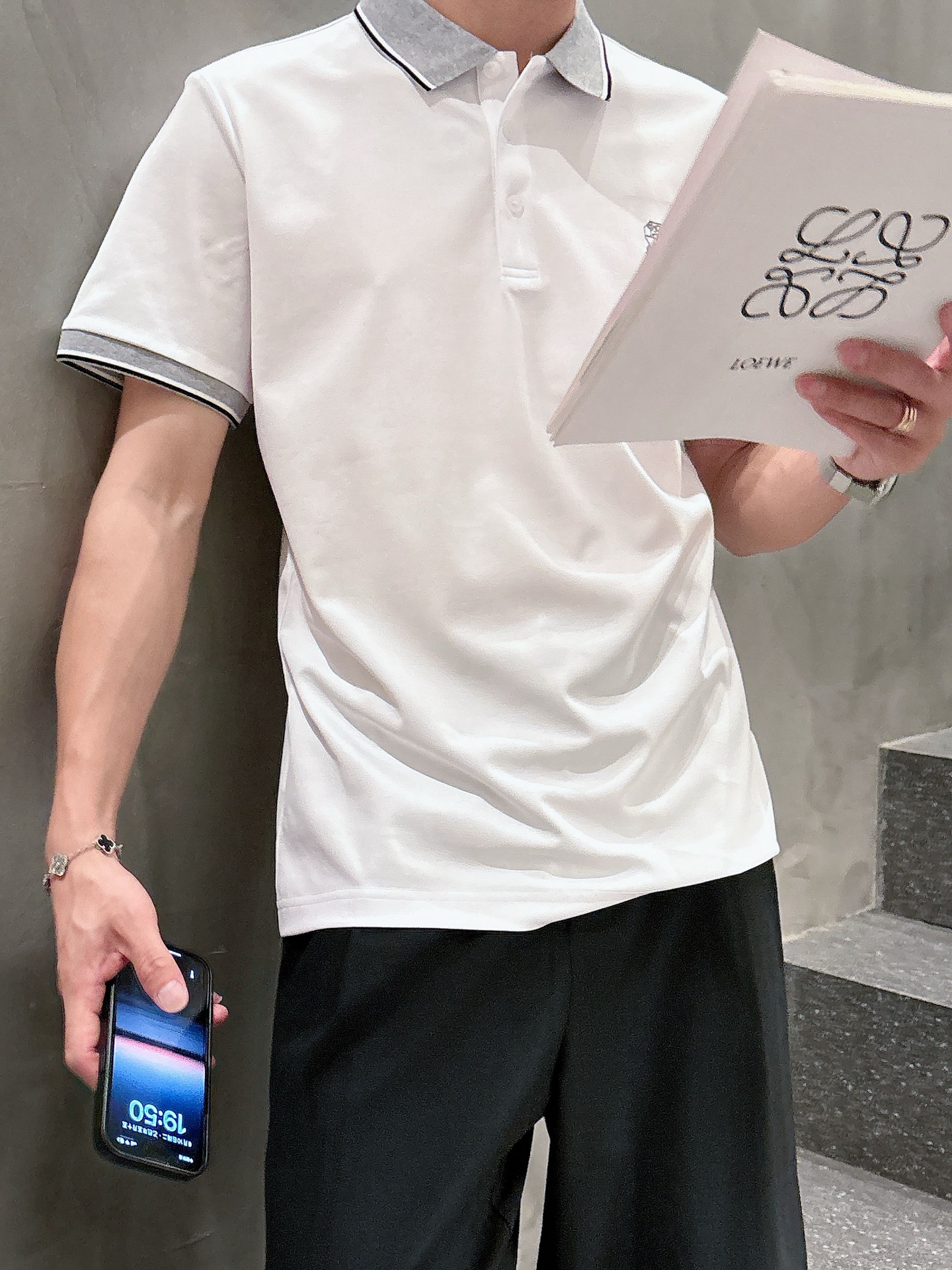  BC夏季新品翻领Polo短袖
时尚单品设计，更加时尚舒适，高标准定制，上身非常有型，奢华品牌经典LOG