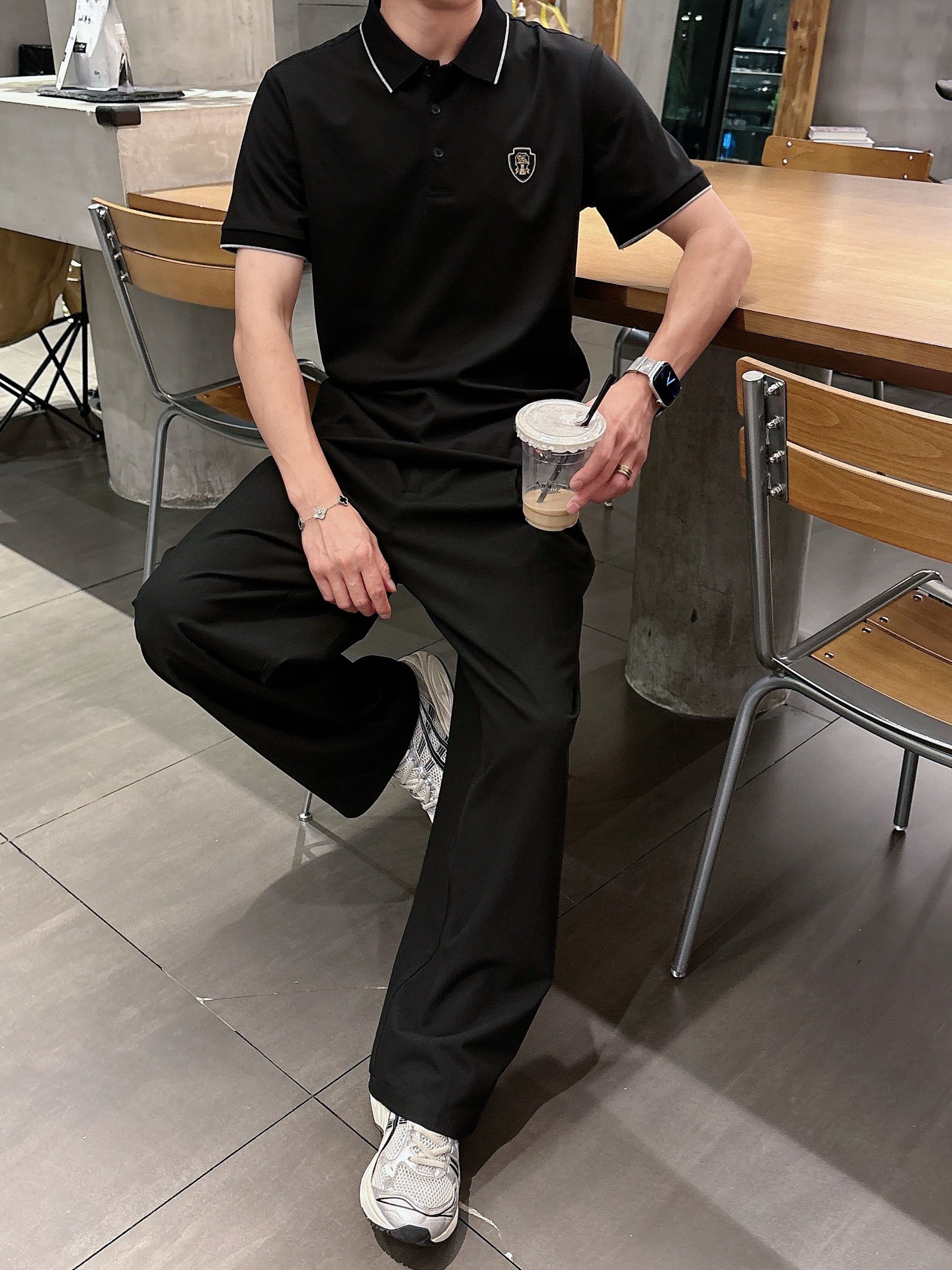  BC夏季新品翻领Polo短袖
时尚单品设计，更加时尚舒适，高标准定制，上身非常有型，奢华品牌经典LOG