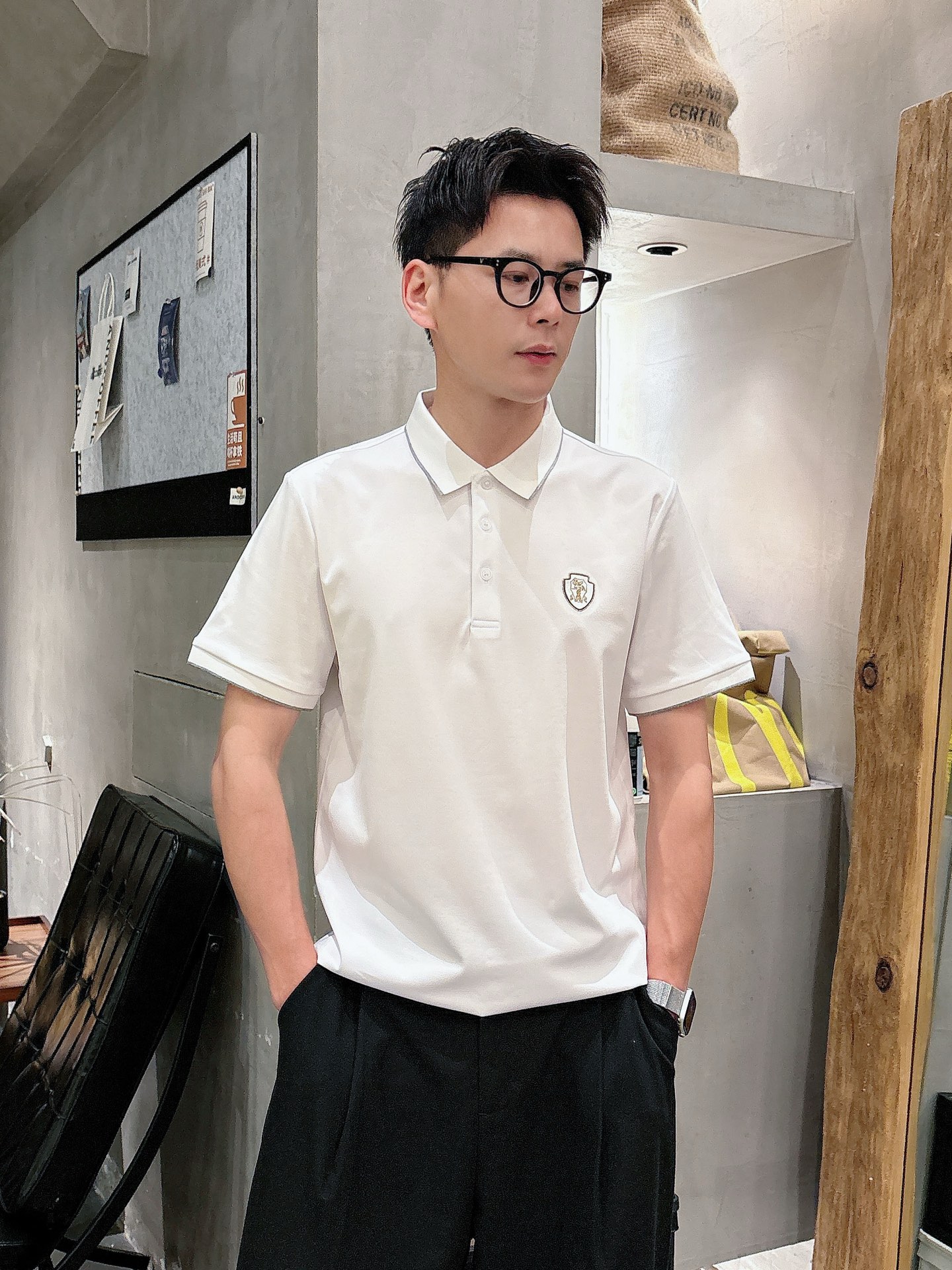  BC夏季新品翻领Polo短袖
时尚单品设计，更加时尚舒适，高标准定制，上身非常有型，奢华品牌经典LOG