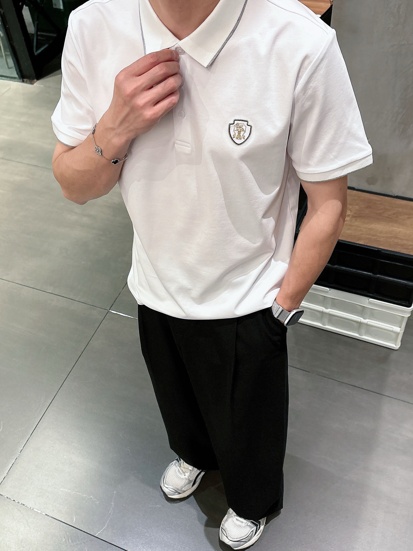  BC夏季新品翻领Polo短袖
时尚单品设计，更加时尚舒适，高标准定制，上身非常有型，奢华品牌经典LOG