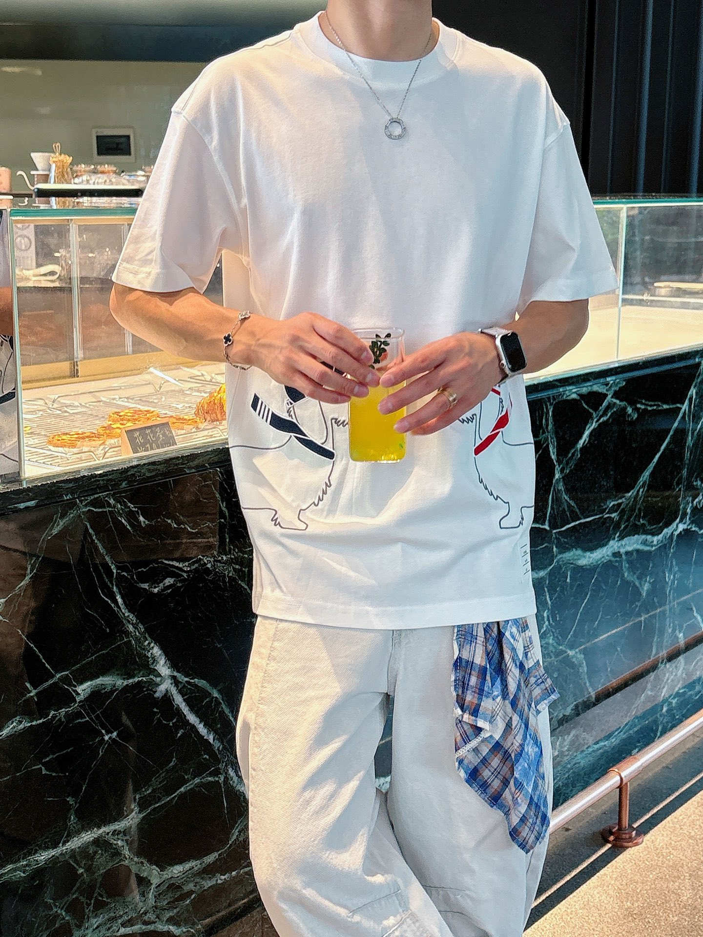  TB。春夏新款首发专柜最新款短袖圆领T恤 高端订制 设计前卫时尚！品牌logo重工艺设计 高端定制23