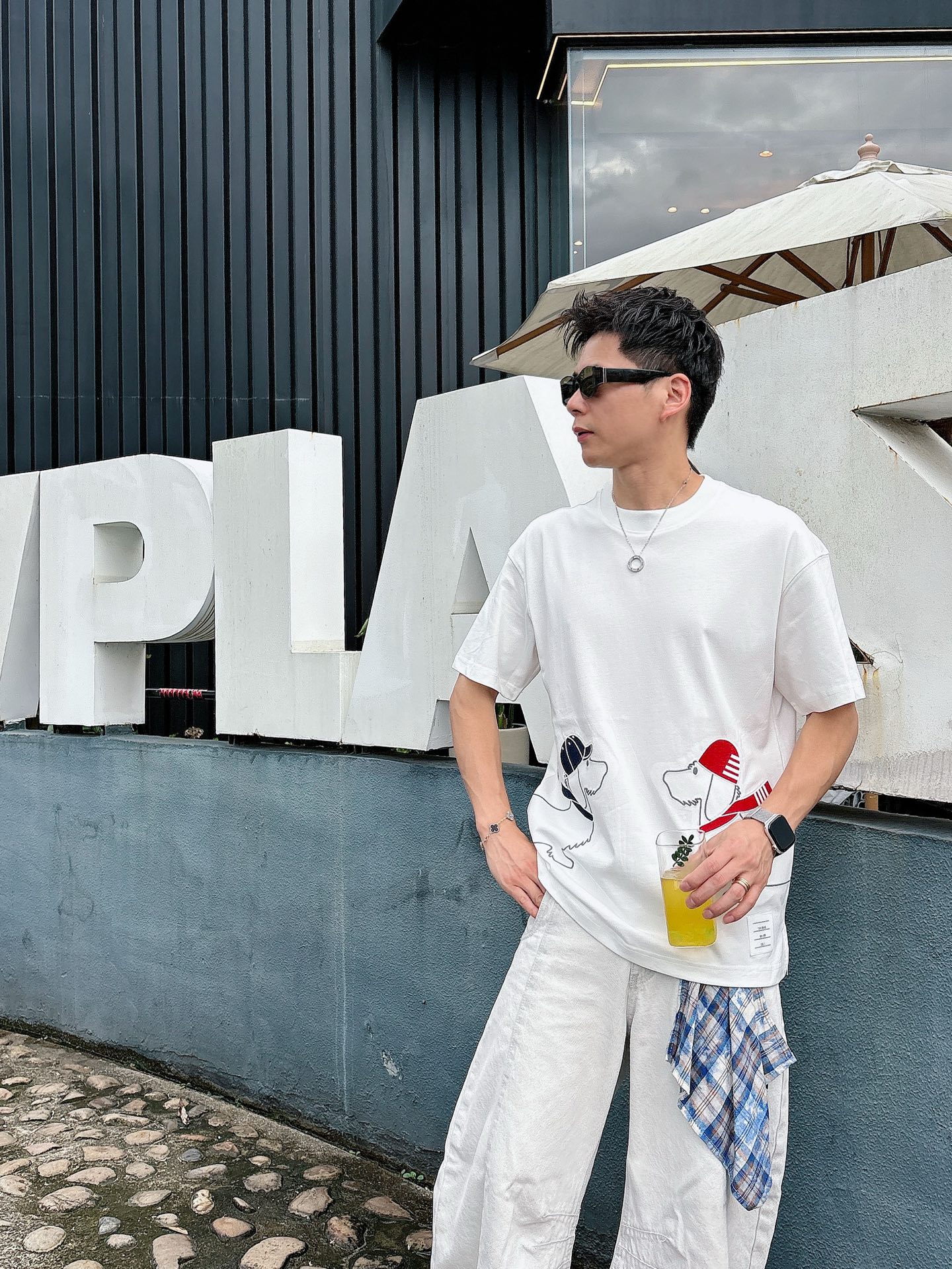  TB。春夏新款首发专柜最新款短袖圆领T恤 高端订制 设计前卫时尚！品牌logo重工艺设计 高端定制23