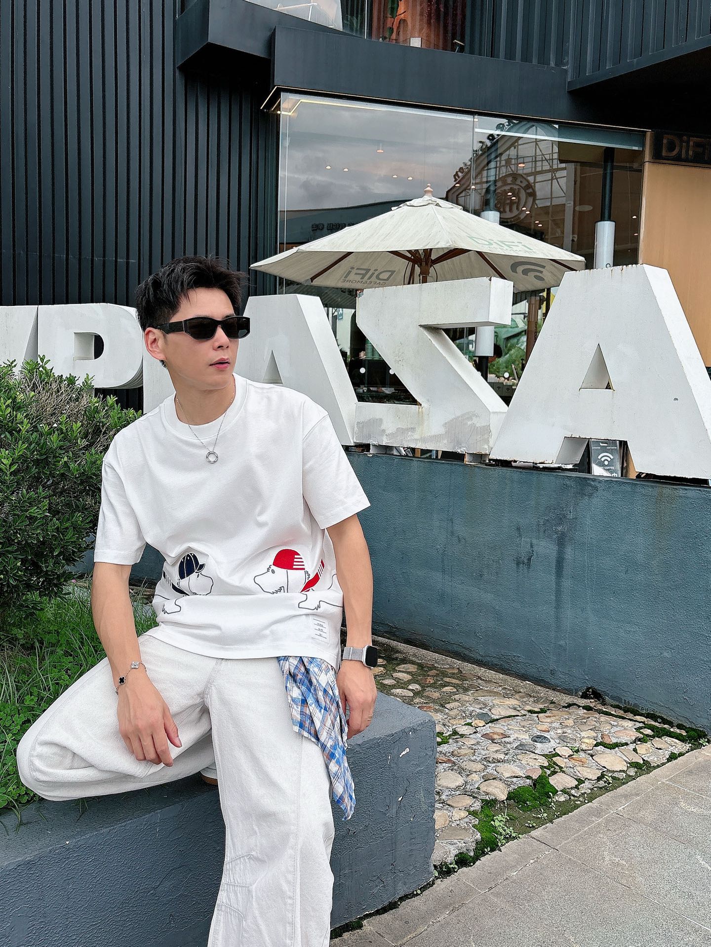  TB。春夏新款首发专柜最新款短袖圆领T恤 高端订制 设计前卫时尚！品牌logo重工艺设计 高端定制23