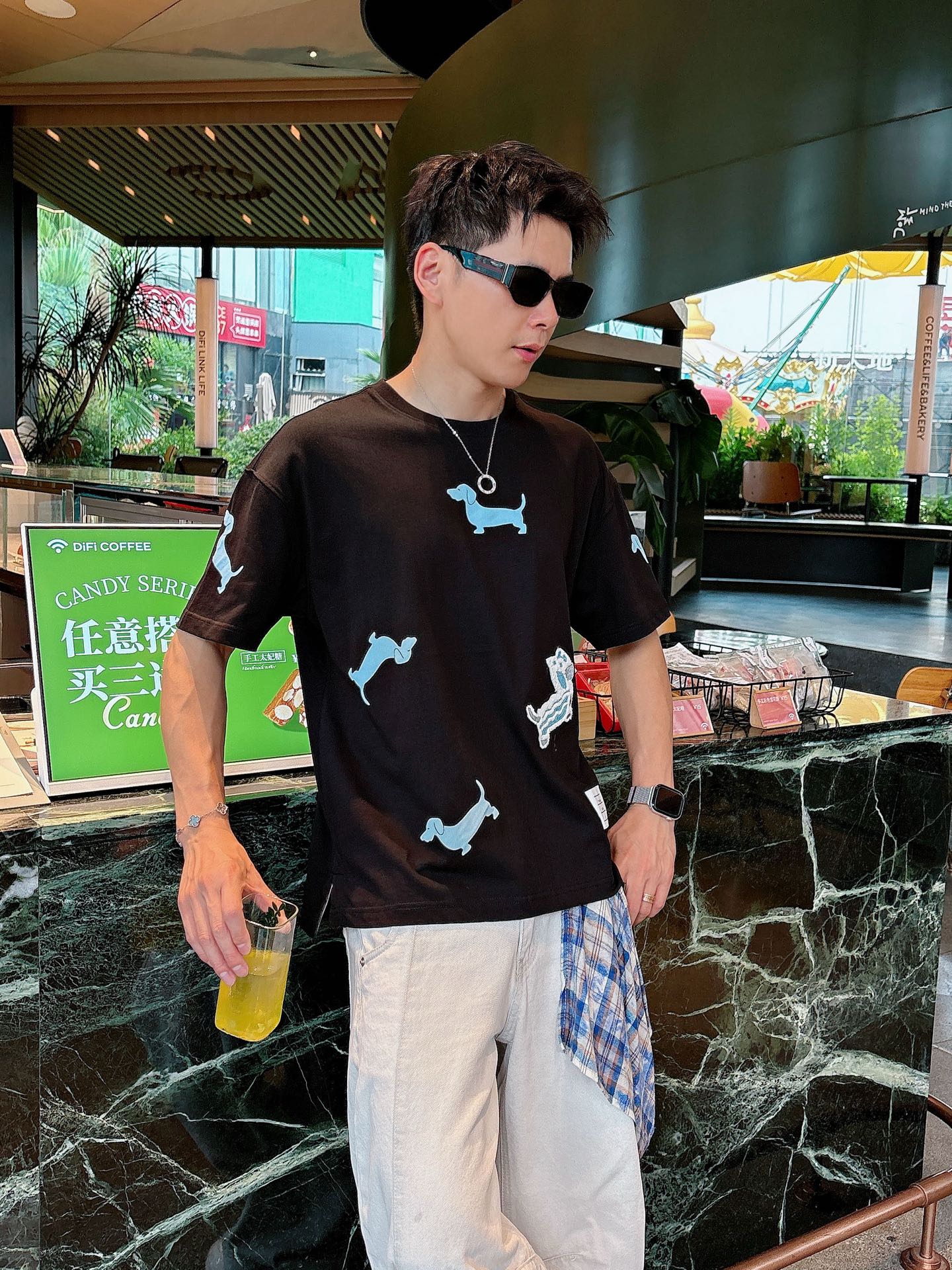 TB。春夏新款首发专柜最新款短袖圆领T恤 高端订制 设计前卫时尚！品牌logo重工艺设计 高端定制230