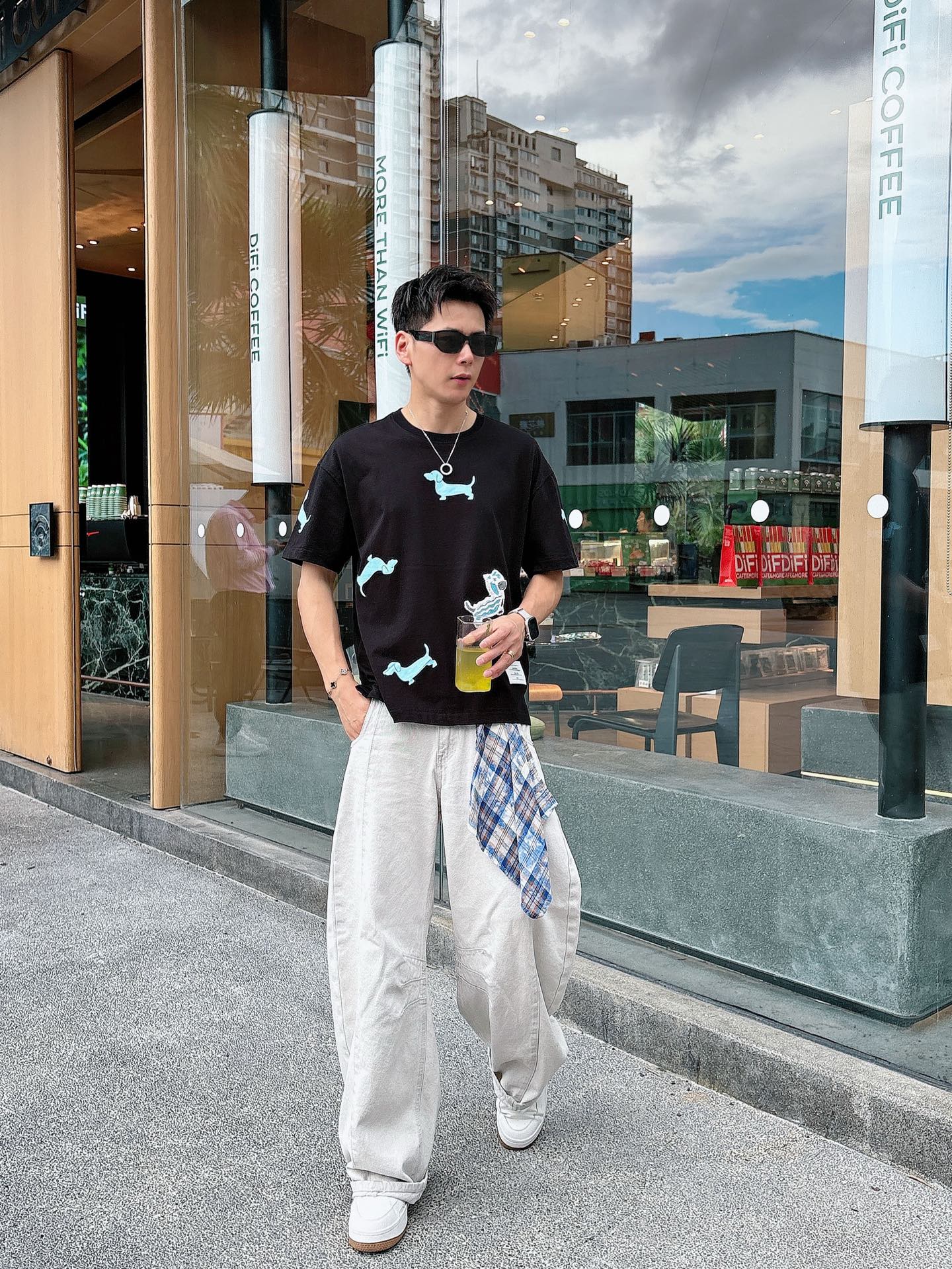 TB。春夏新款首发专柜最新款短袖圆领T恤 高端订制 设计前卫时尚！品牌logo重工艺设计 高端定制230