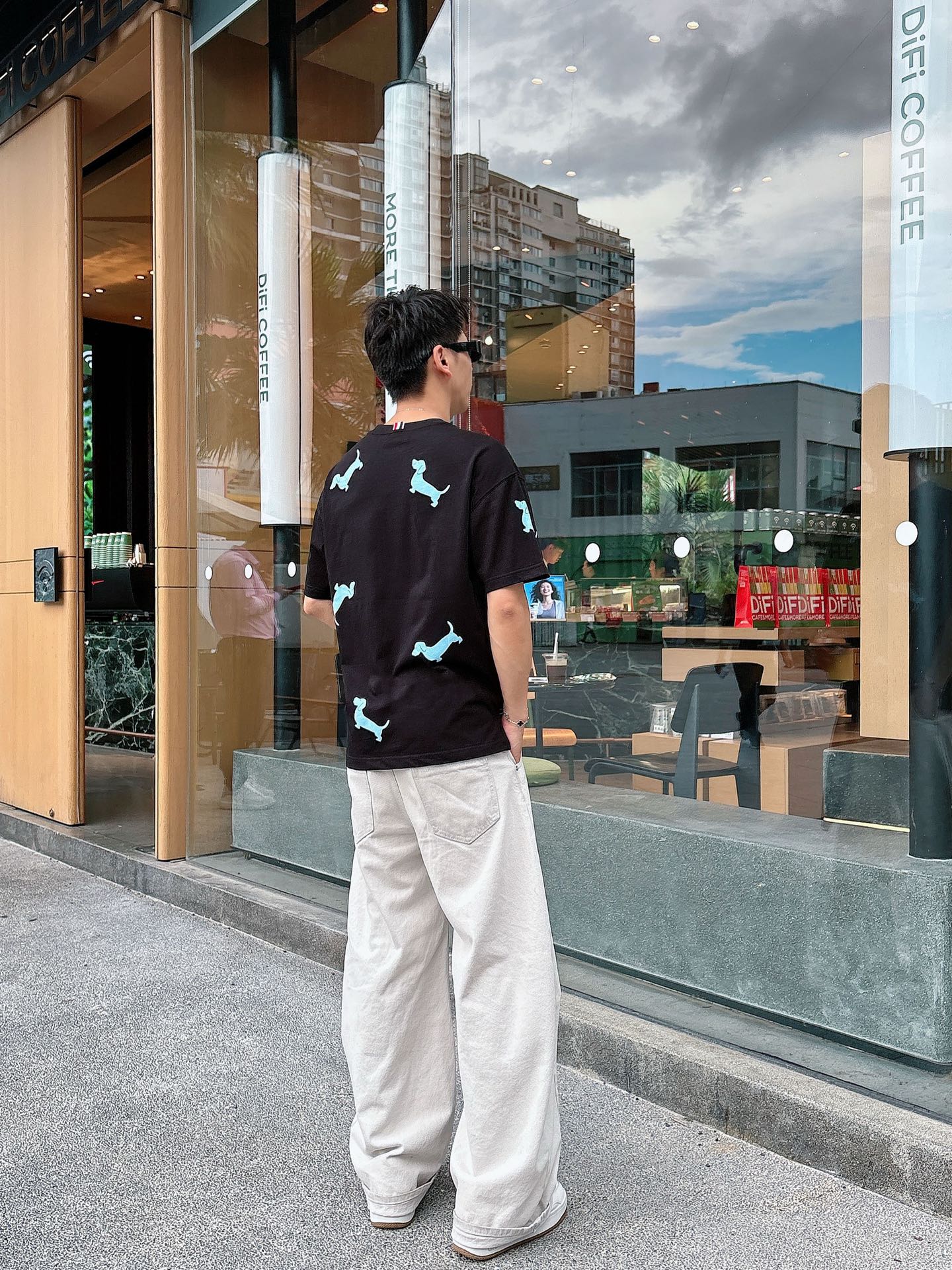 TB。春夏新款首发专柜最新款短袖圆领T恤 高端订制 设计前卫时尚！品牌logo重工艺设计 高端定制230