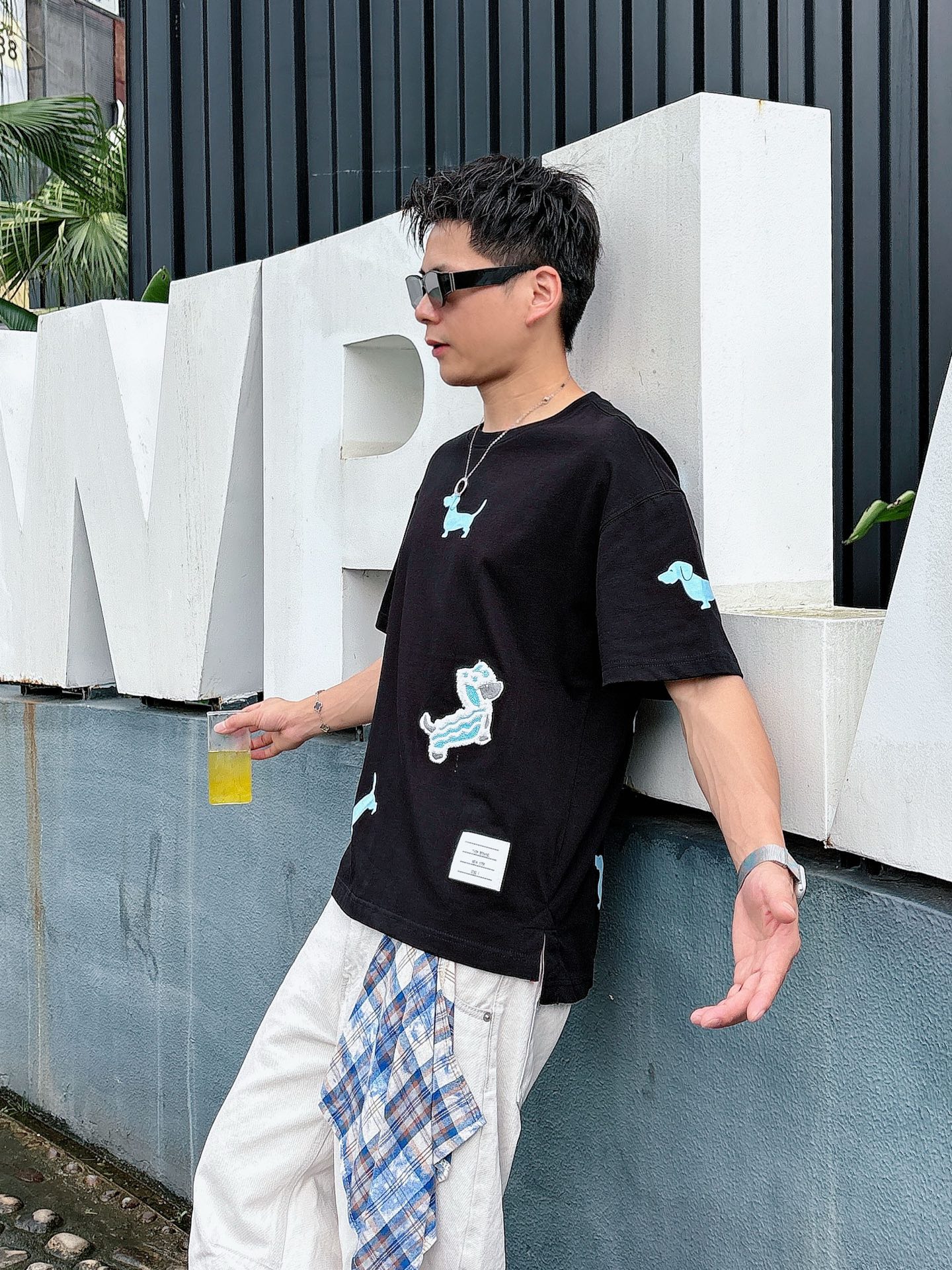 TB。春夏新款首发专柜最新款短袖圆领T恤 高端订制 设计前卫时尚！品牌logo重工艺设计 高端定制230