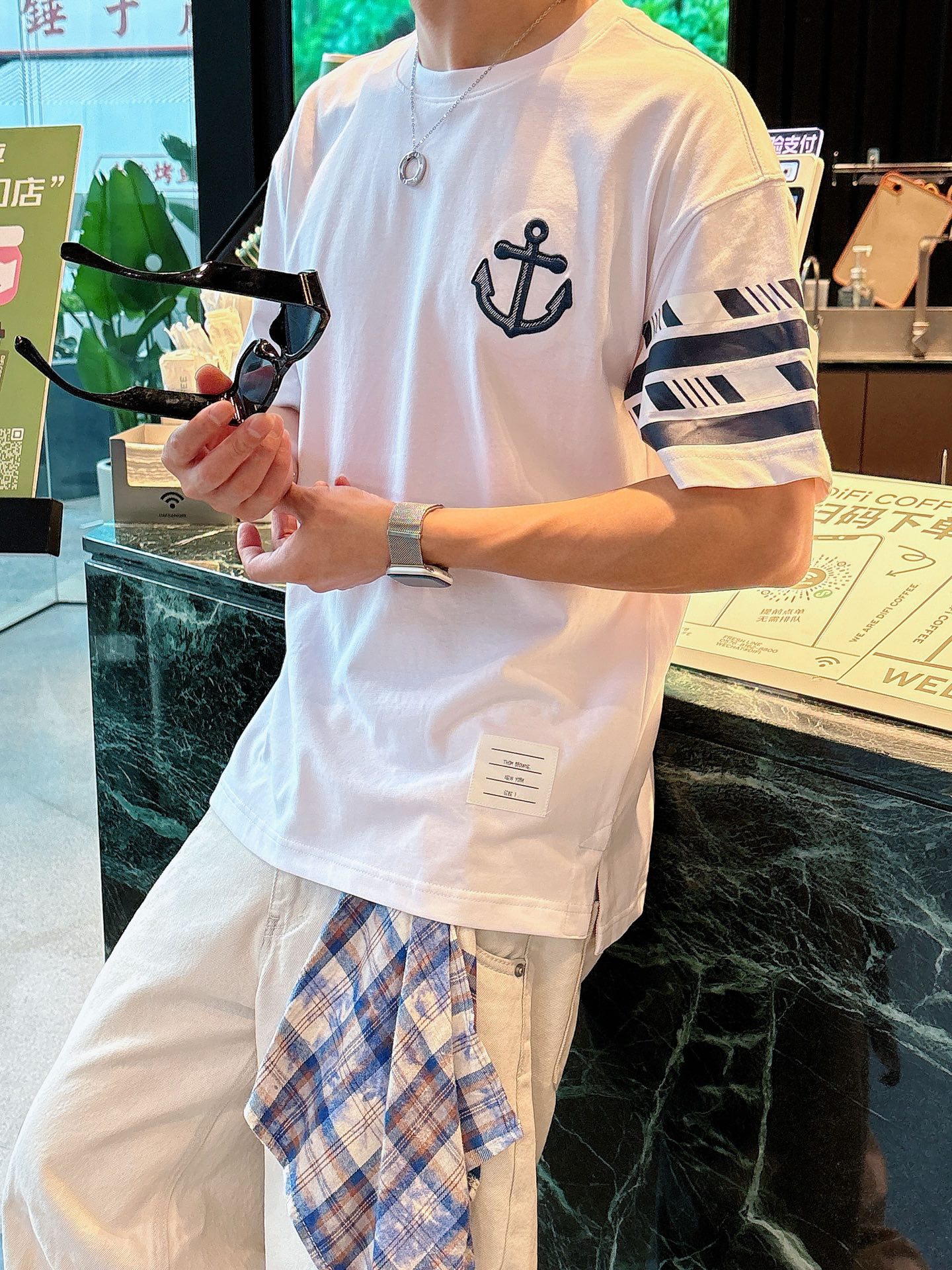  TB。春夏新款首发专柜最新款短袖圆领T恤 高端订制 设计前卫时尚！品牌logo重工艺设计 高端定制23