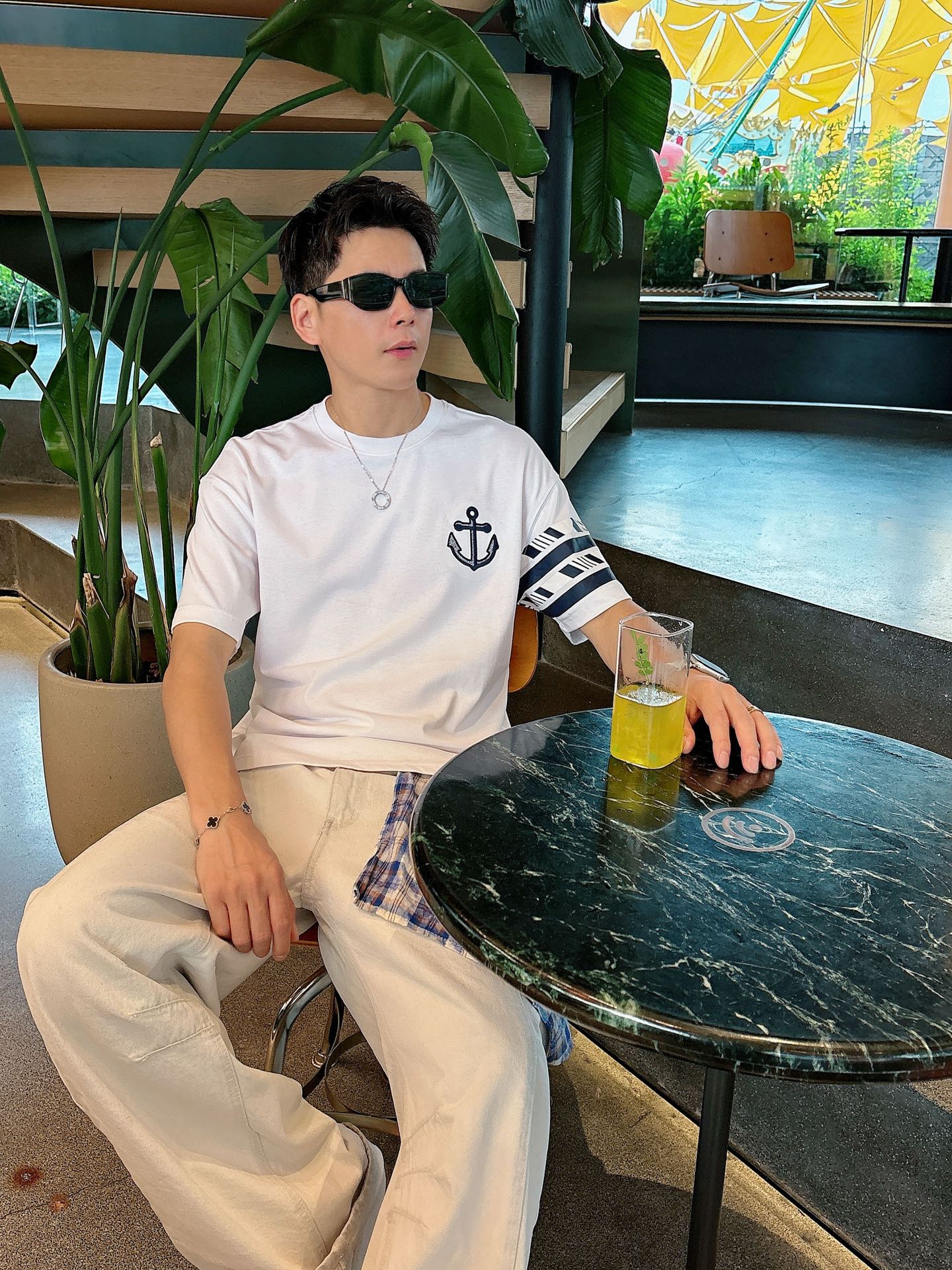  TB。春夏新款首发专柜最新款短袖圆领T恤 高端订制 设计前卫时尚！品牌logo重工艺设计 高端定制23