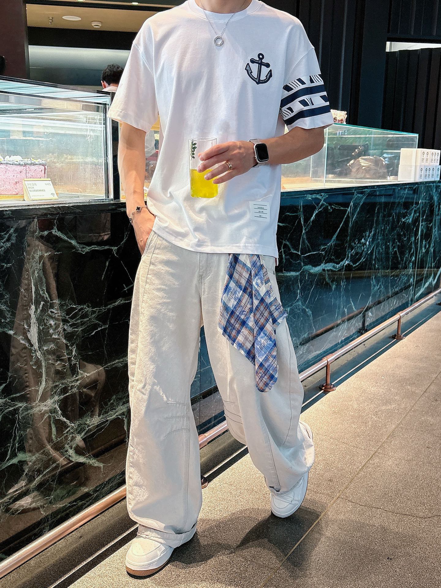  TB。春夏新款首发专柜最新款短袖圆领T恤 高端订制 设计前卫时尚！品牌logo重工艺设计 高端定制23