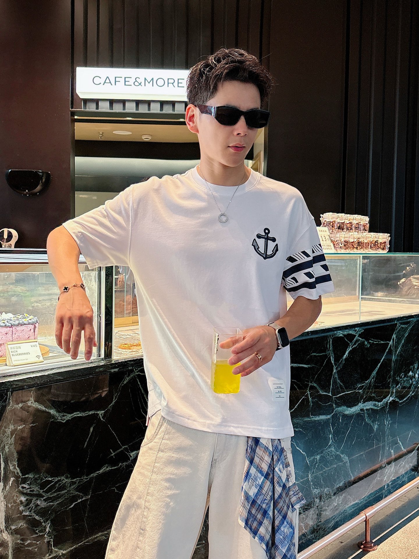  TB。春夏新款首发专柜最新款短袖圆领T恤 高端订制 设计前卫时尚！品牌logo重工艺设计 高端定制23