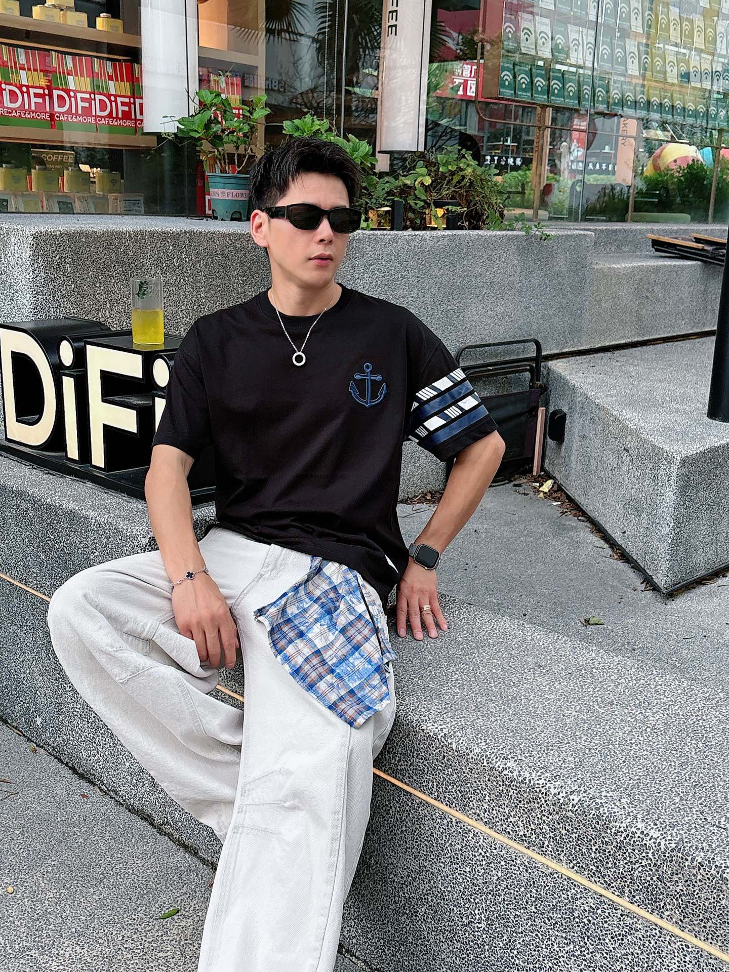  TB。春夏新款首发专柜最新款短袖圆领T恤 高端订制 设计前卫时尚！品牌logo重工艺设计 高端定制23