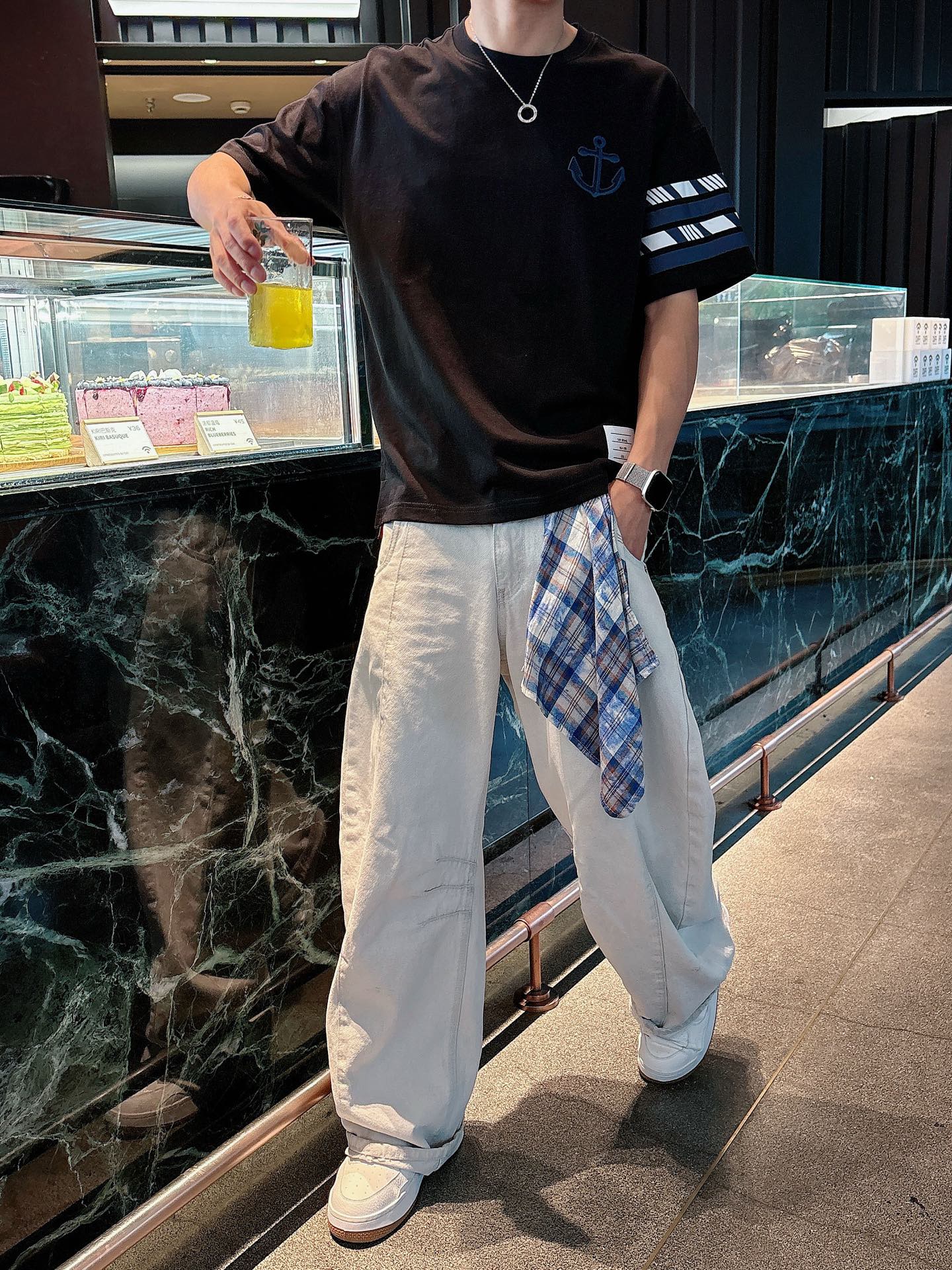  TB。春夏新款首发专柜最新款短袖圆领T恤 高端订制 设计前卫时尚！品牌logo重工艺设计 高端定制23