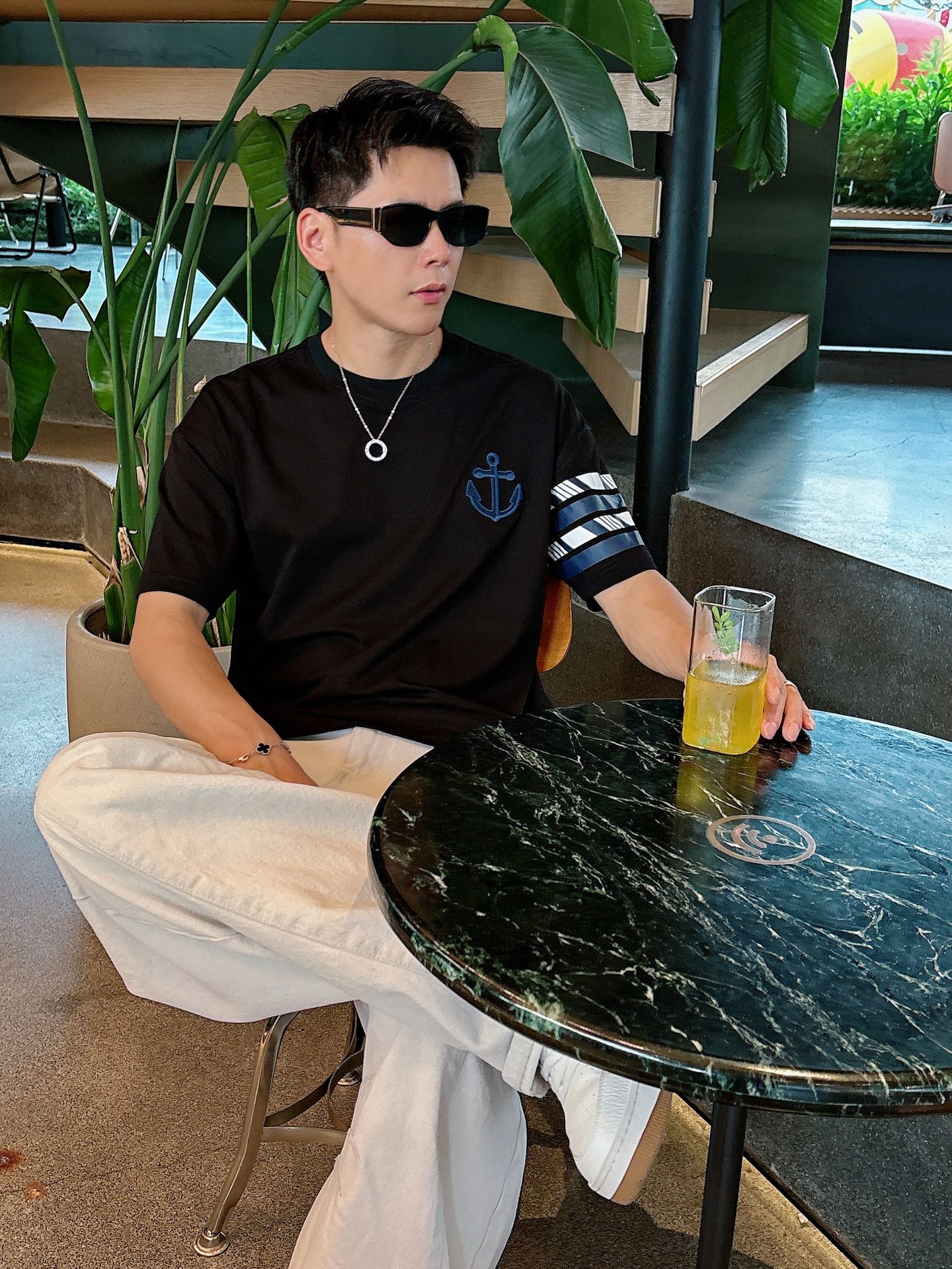  TB。春夏新款首发专柜最新款短袖圆领T恤 高端订制 设计前卫时尚！品牌logo重工艺设计 高端定制23